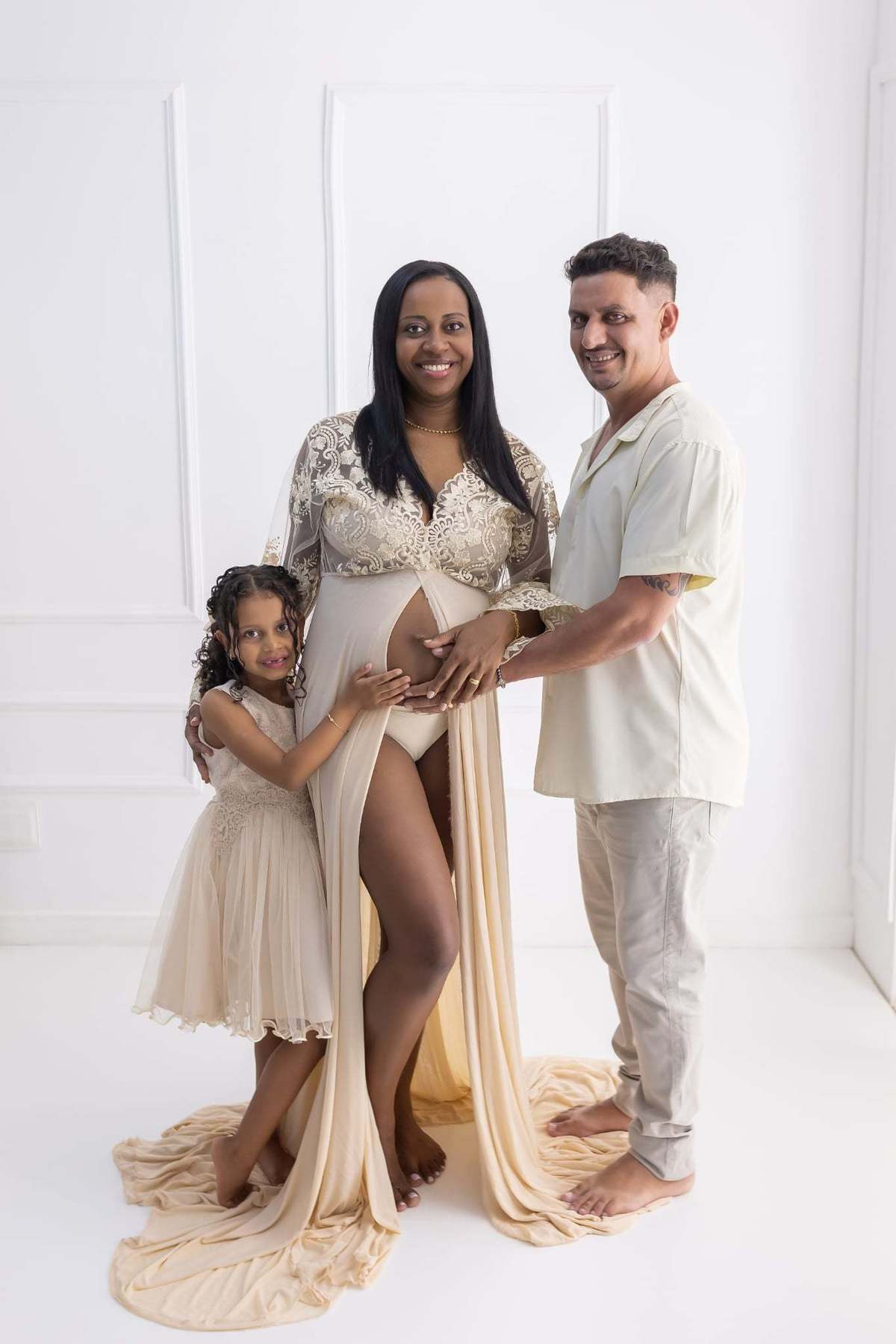 Ensaio de gestante em estúdio. Fotografo em Londrina especializado em ensaios de bebes, família e crianças. Momento registrado pela fotografa Giscellayne.