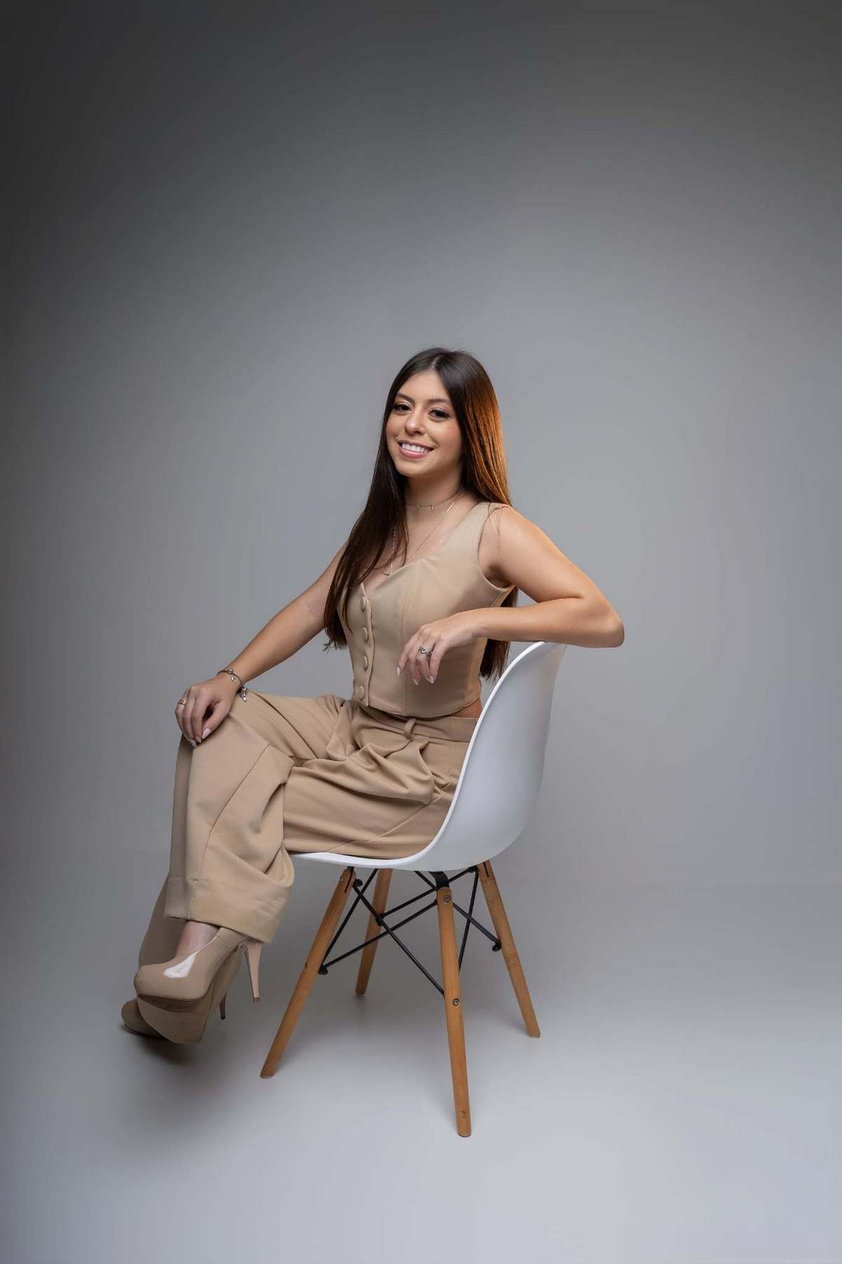 Ensaio feminino em estúdio. Fotografo em Londrina especializado em ensaios de bebes, família e crianças. Momento registrado pela fotografa Giscellayne.