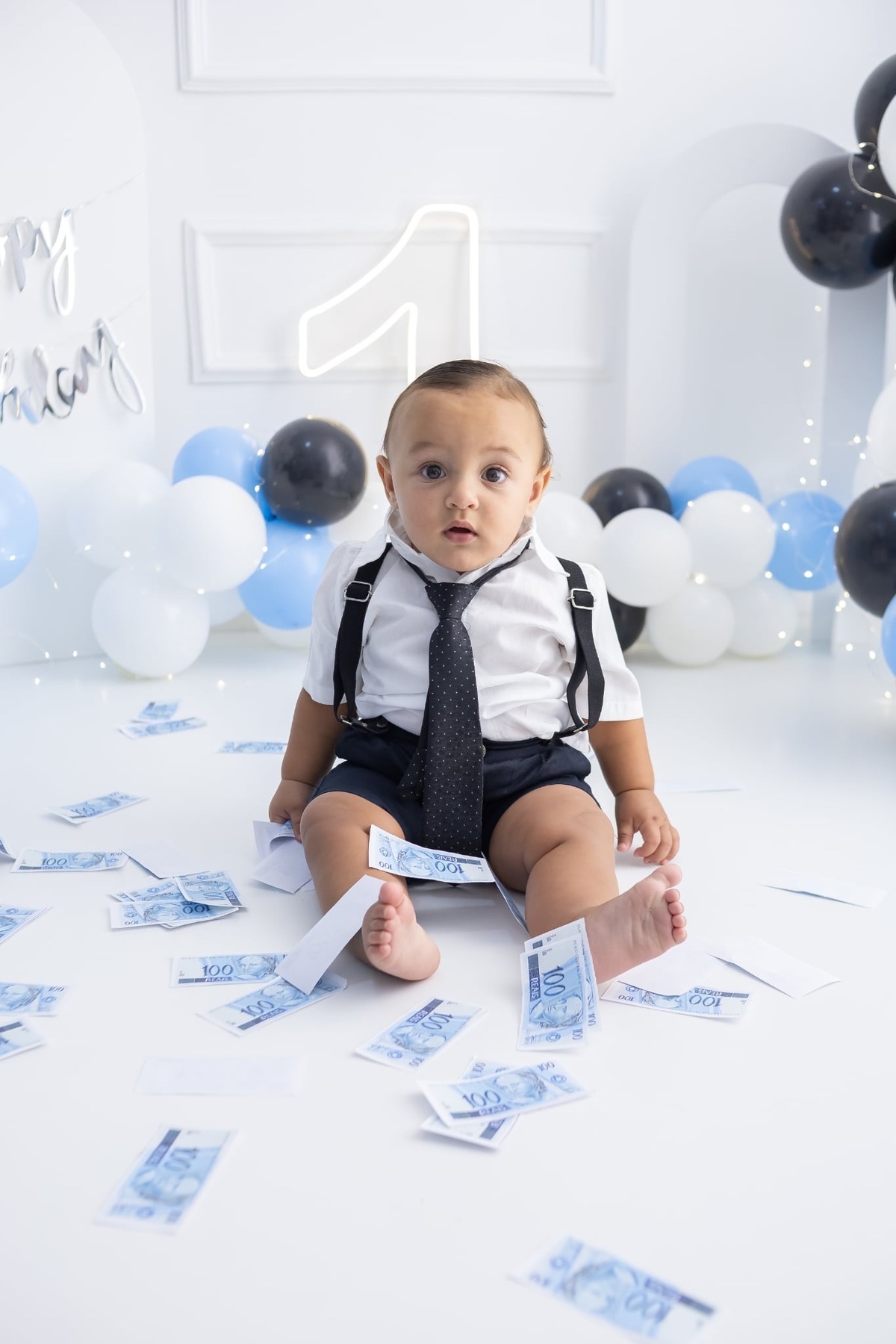 Ensaio de smash the cake em estúdio. Fotografo em Londrina especializado em ensaios de bebes, família e crianças. Momento registrado pela fotografa Giscellayne.