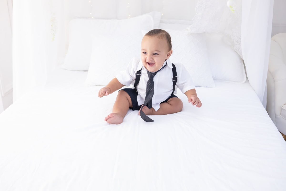 Ensaio de smash the cake em estúdio. Fotografo em Londrina especializado em ensaios de bebes, família e crianças. Momento registrado pela fotografa Giscellayne.