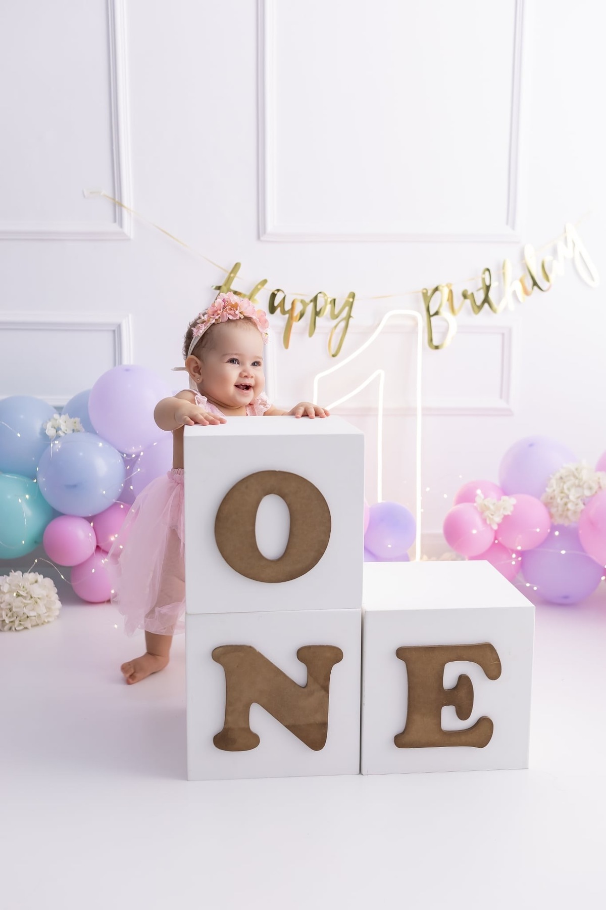Ensaio de smash the cake em estúdio. Fotografo em Londrina especializado em ensaios de bebes, família e crianças. Momento registrado pela fotografa Giscellayne.