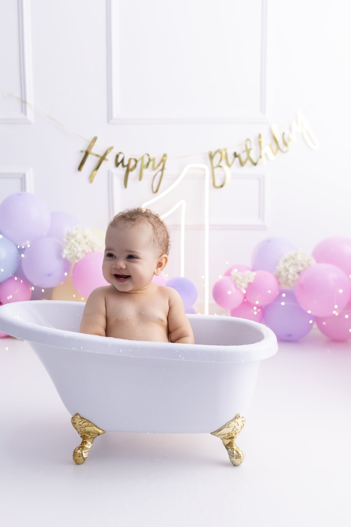 Ensaio de smash the cake em estúdio. Fotografo em Londrina especializado em ensaios de bebes, família e crianças. Momento registrado pela fotografa Giscellayne.