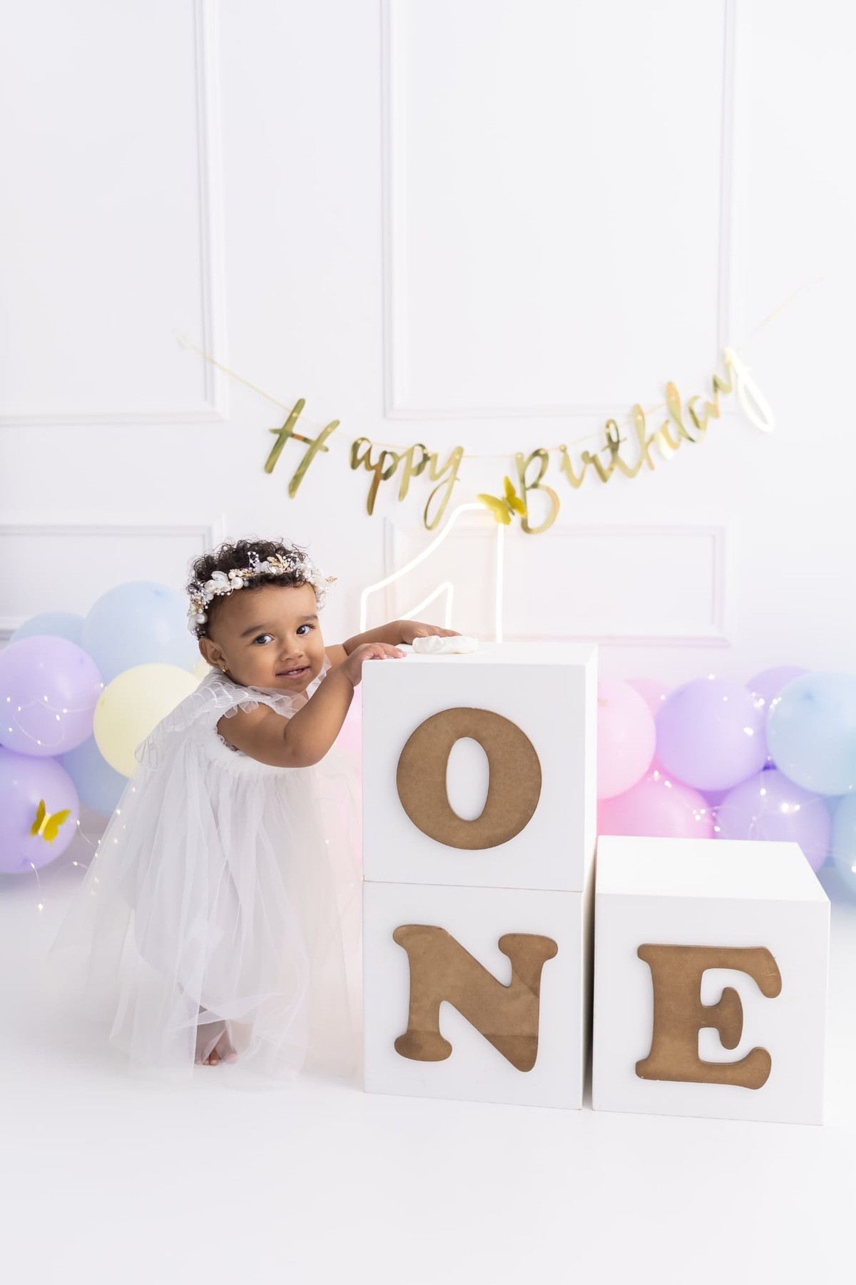 Ensaio de smash the cake em estúdio. Fotografo em Londrina especializado em ensaios de bebes, família e crianças. Momento registrado pela fotografa Giscellayne.