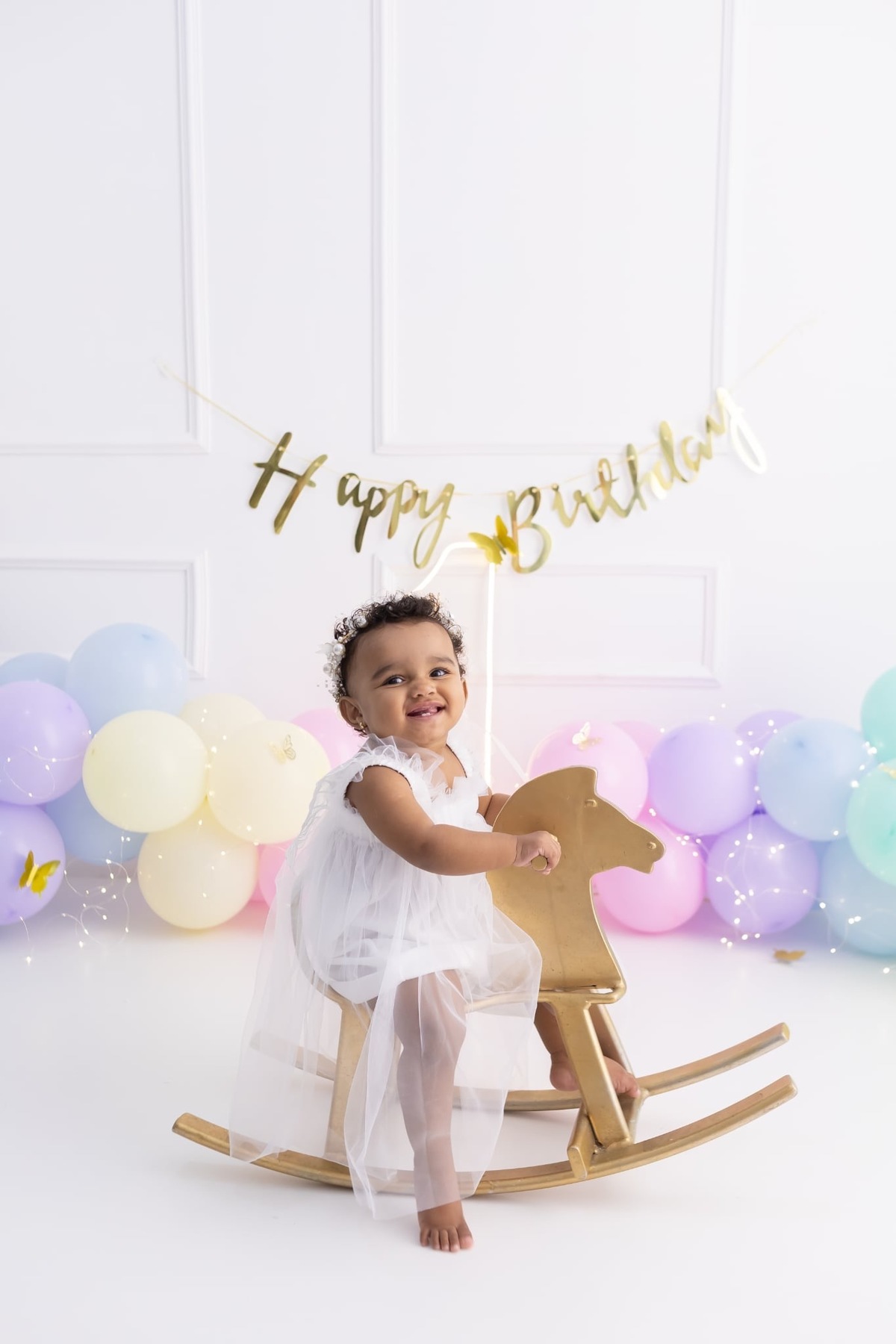 Ensaio de smash the cake em estúdio. Fotografo em Londrina especializado em ensaios de bebes, família e crianças. Momento registrado pela fotografa Giscellayne.