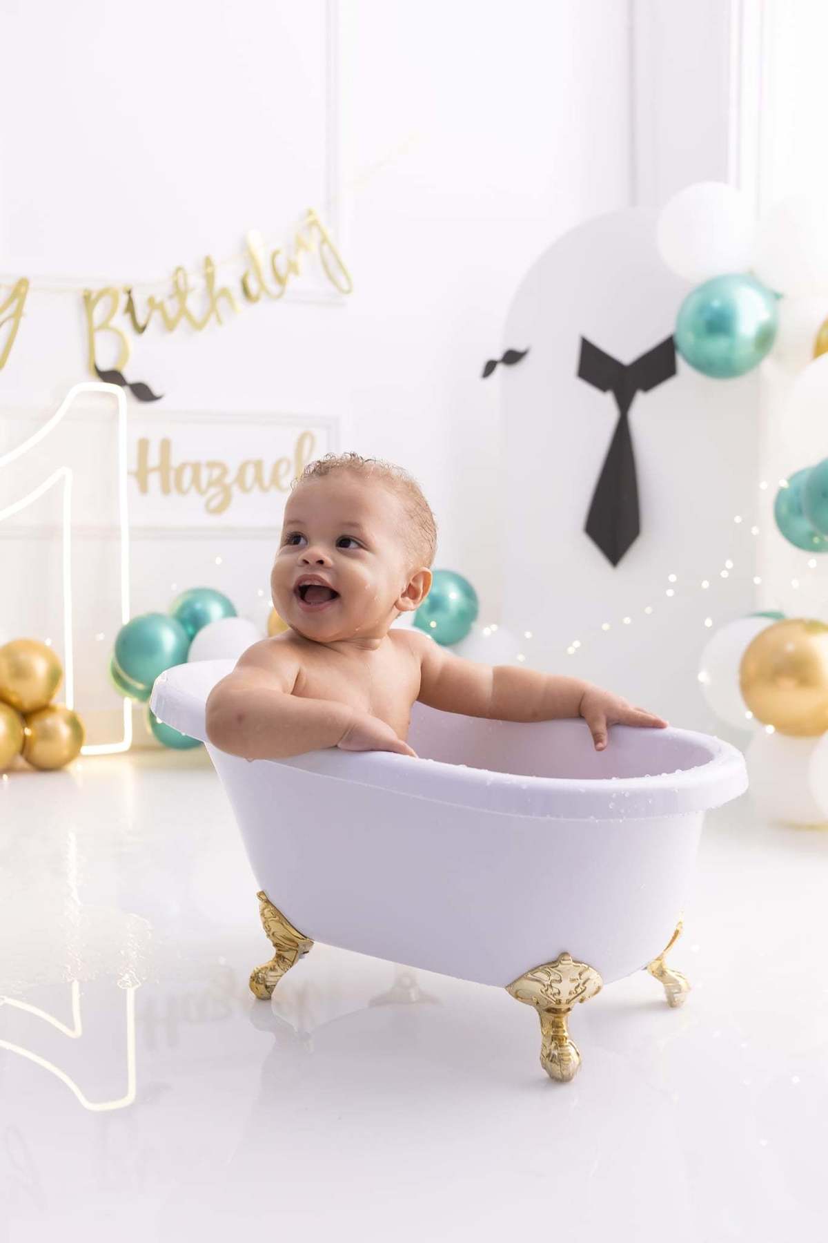 Ensaio de smash the cake em estúdio. Fotografo em Londrina especializado em ensaios de bebes, família e crianças. Momento registrado pela fotografa Giscellayne.