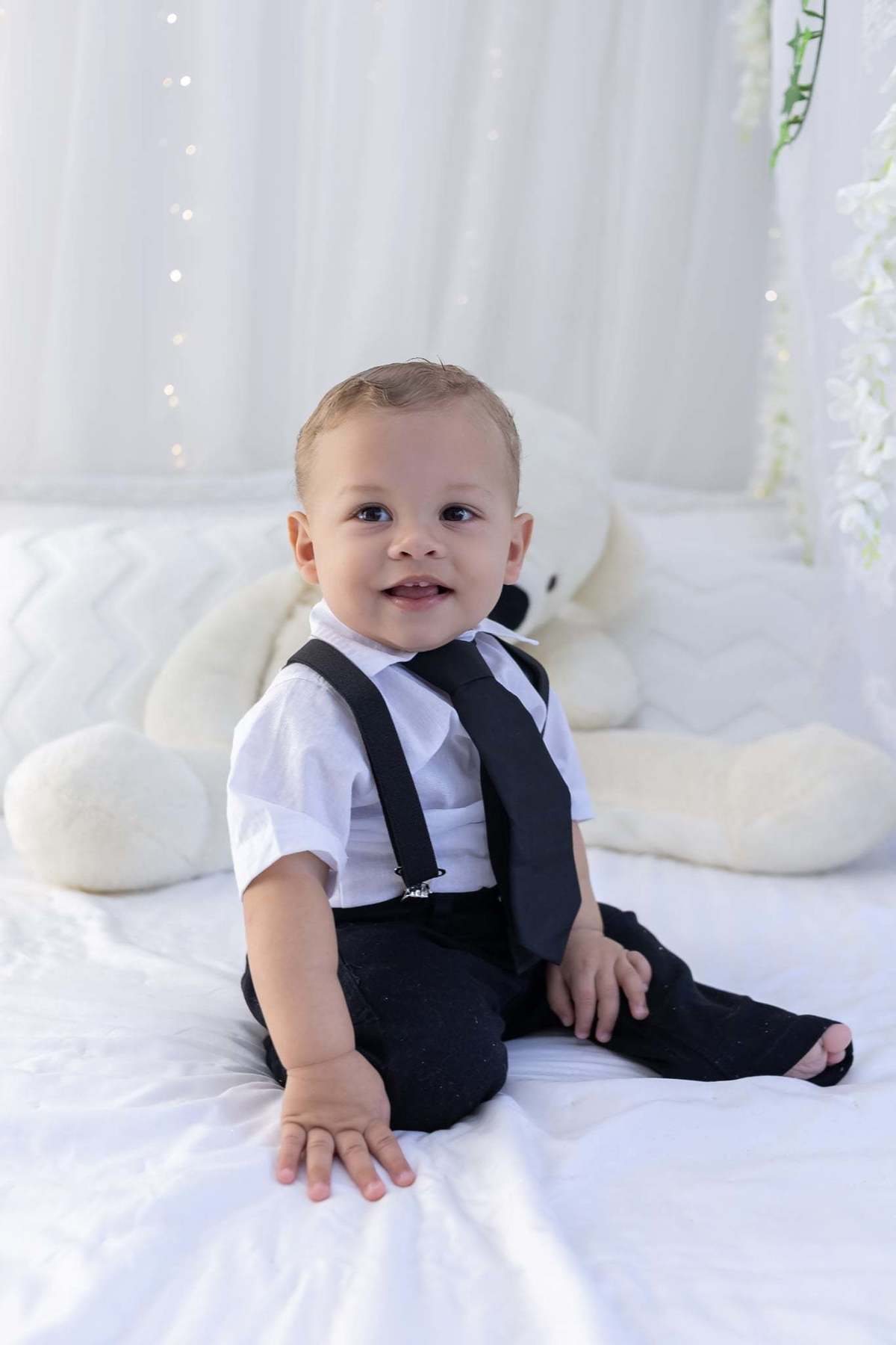 Ensaio de smash the cake em estúdio. Fotografo em Londrina especializado em ensaios de bebes, família e crianças. Momento registrado pela fotografa Giscellayne.