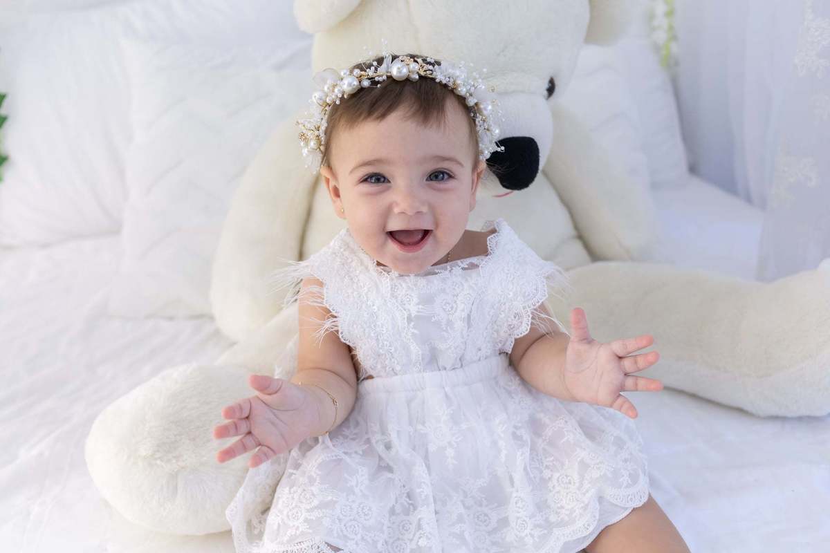 Ensaio de smash the cake em estúdio. Fotografo em Londrina especializado em ensaios de bebes, família e crianças. Momento registrado pela fotografa Giscellayne.