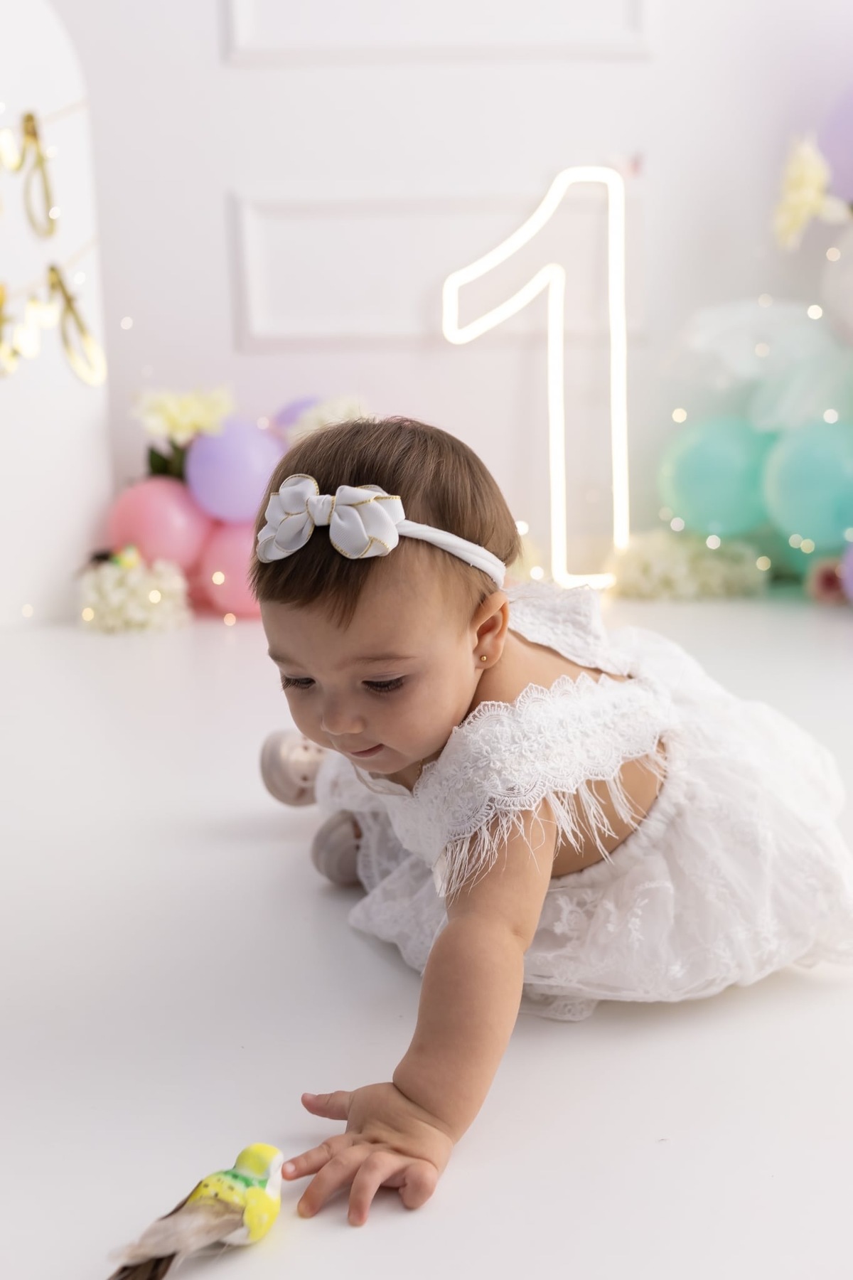 Ensaio de smash the cake em estúdio. Fotografo em Londrina especializado em ensaios de bebes, família e crianças. Momento registrado pela fotografa Giscellayne.