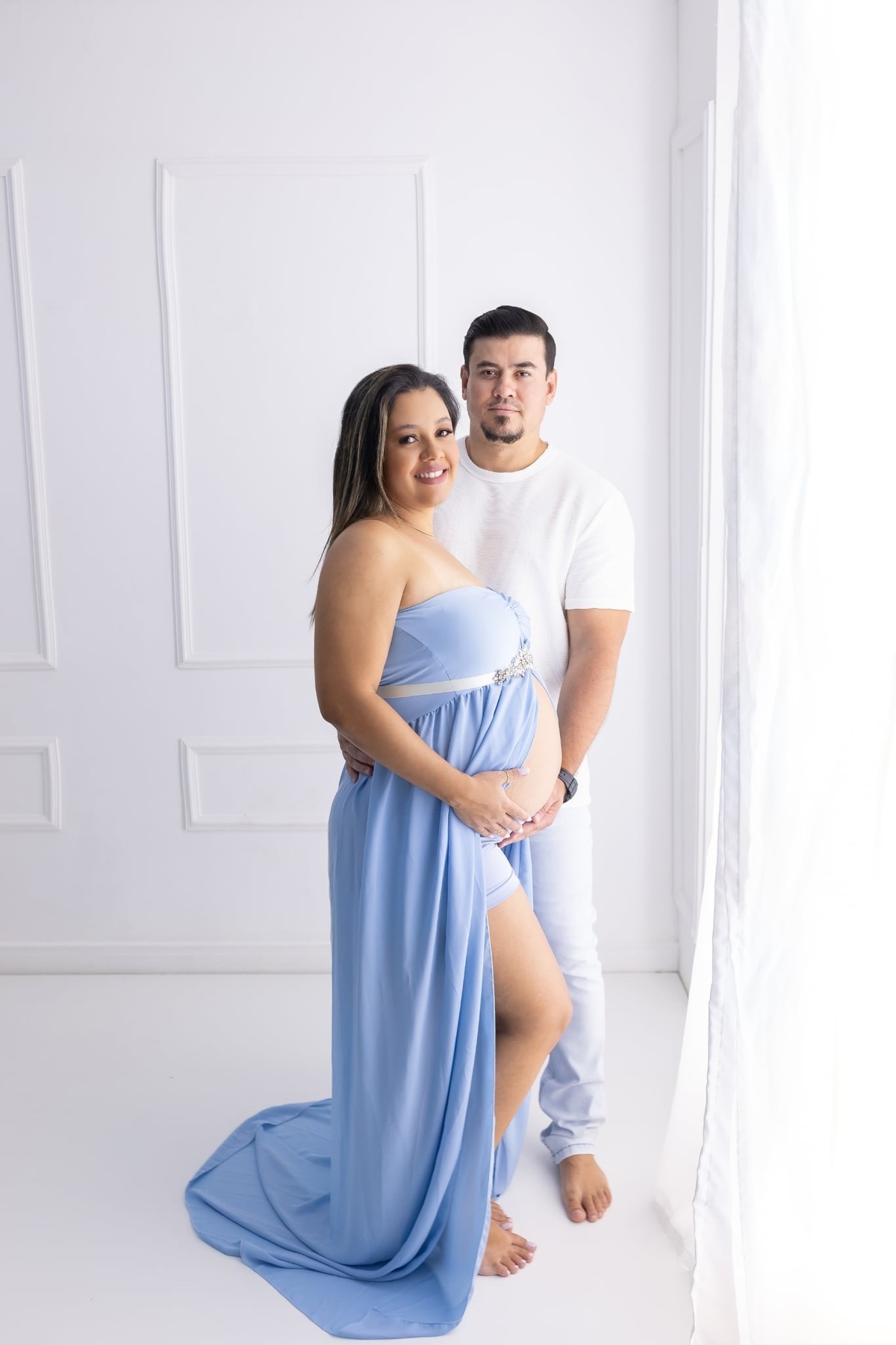 Ensaio de gestante em estúdio. Fotografo em Londrina especializado em ensaios de bebes, família e crianças. Momento registrado pela fotografa Giscellayne.