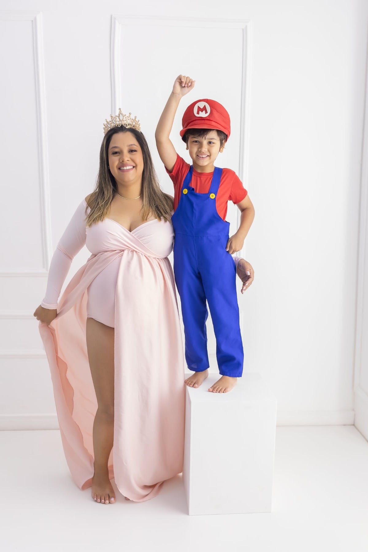 Ensaio de gestante em estúdio. Fotografo em Londrina especializado em ensaios de bebes, família e crianças. Momento registrado pela fotografa Giscellayne.