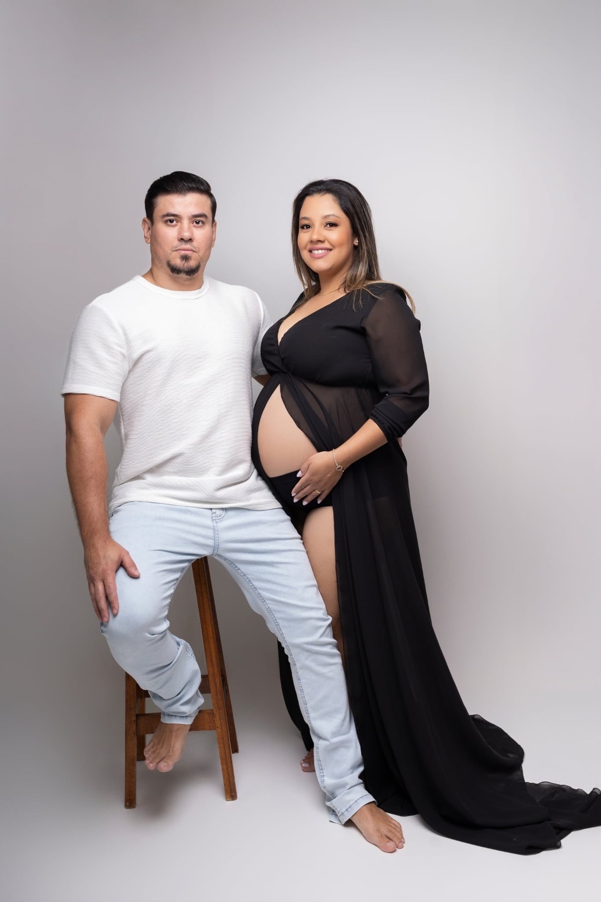 Ensaio de gestante em estúdio. Fotografo em Londrina especializado em ensaios de bebes, família e crianças. Momento registrado pela fotografa Giscellayne.