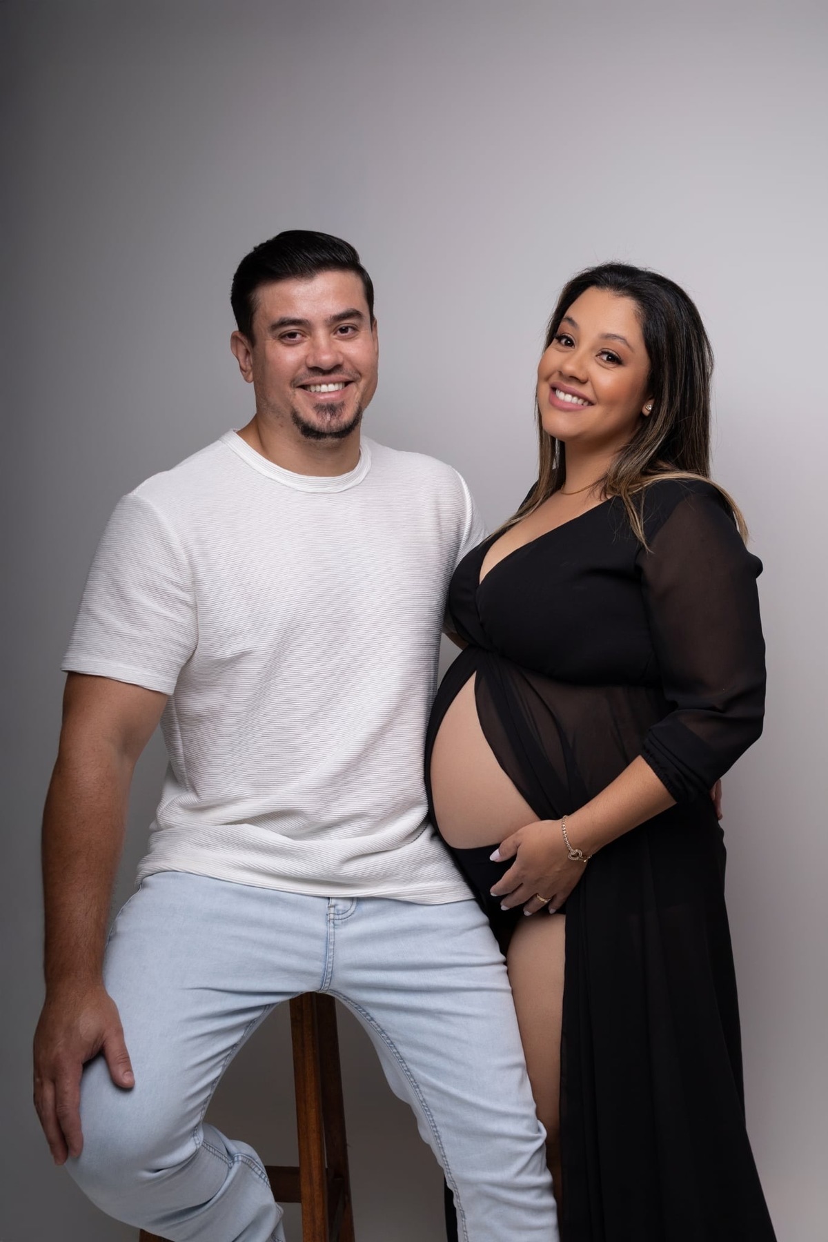 Ensaio de gestante em estúdio. Fotografo em Londrina especializado em ensaios de bebes, família e crianças. Momento registrado pela fotografa Giscellayne.