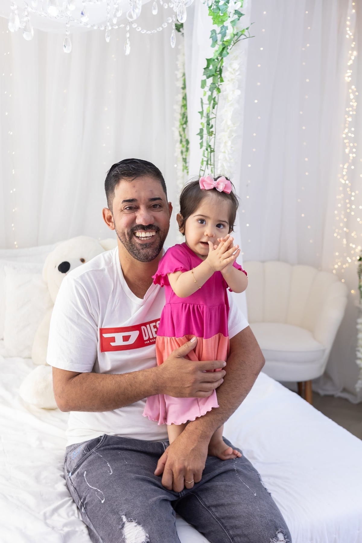 Ensaio de smash the cake em estúdio. Fotografo em Londrina especializado em ensaios de bebes, família e crianças. Momento registrado pela fotografa Giscellayne.