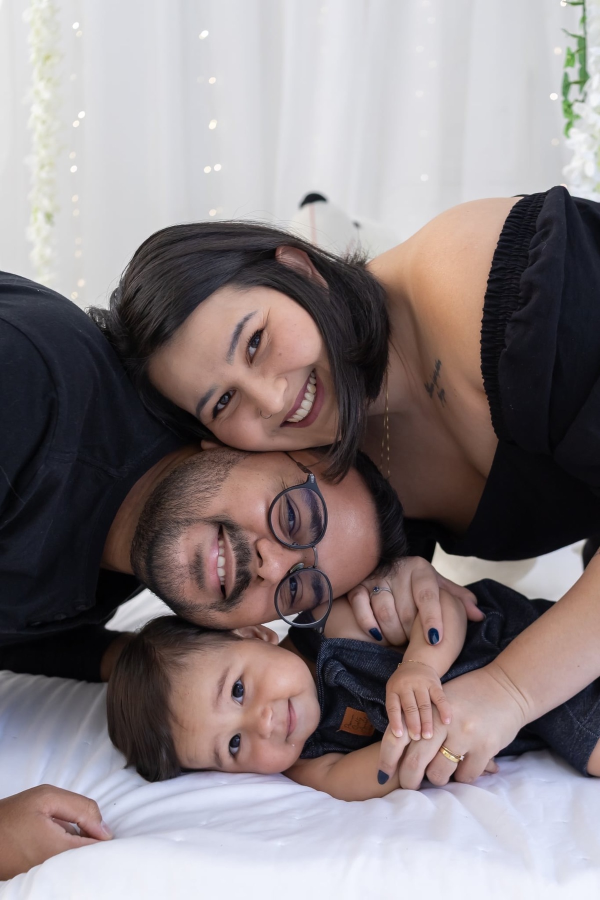 Ensaio de smash the cake em estúdio. Fotografo em Londrina especializado em ensaios de bebes, família e crianças. Momento registrado pela fotografa Giscellayne.