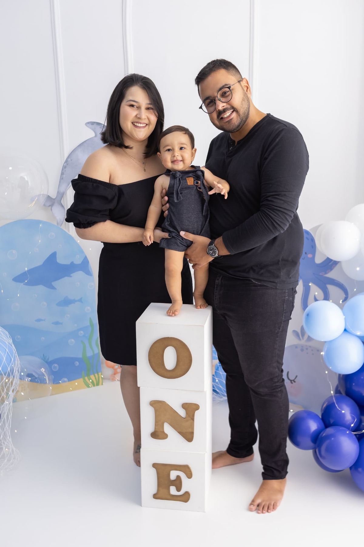 Ensaio de smash the cake em estúdio. Fotografo em Londrina especializado em ensaios de bebes, família e crianças. Momento registrado pela fotografa Giscellayne.