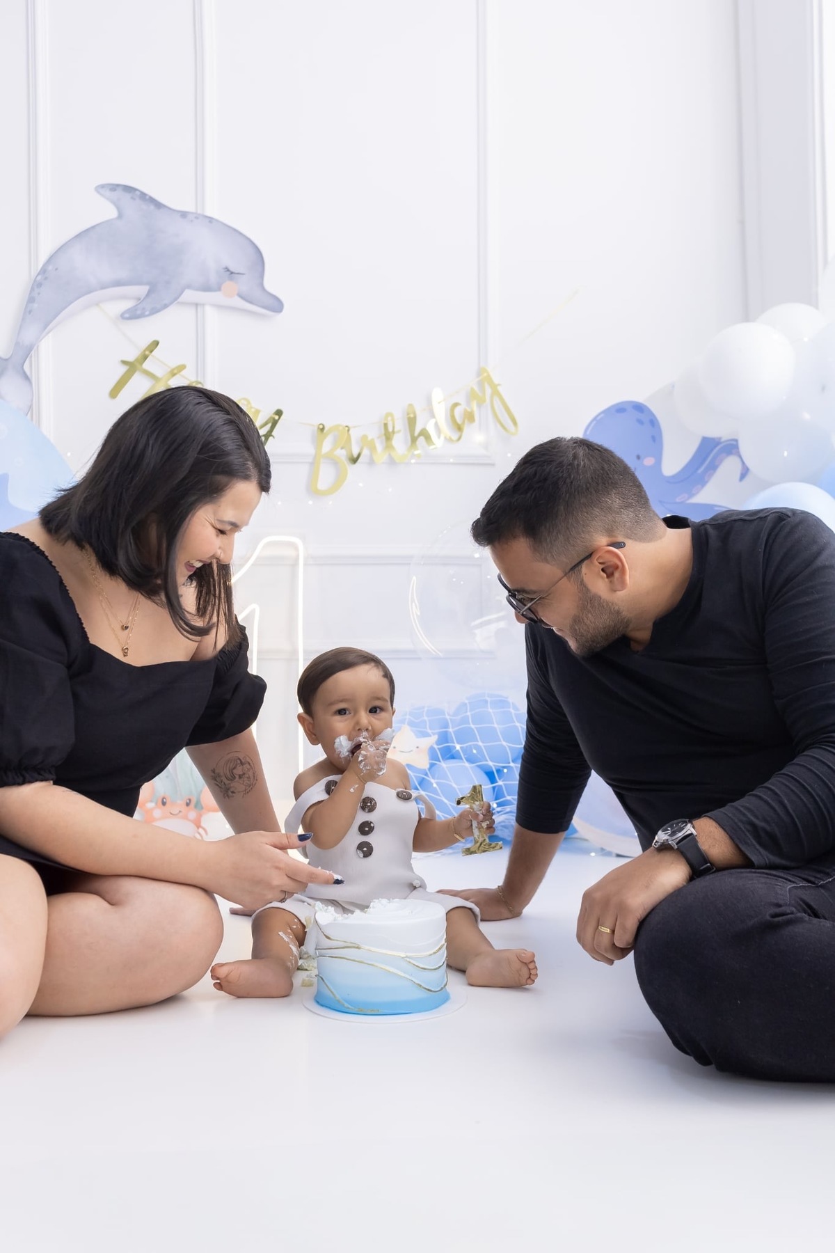Ensaio de smash the cake em estúdio. Fotografo em Londrina especializado em ensaios de bebes, família e crianças. Momento registrado pela fotografa Giscellayne.
