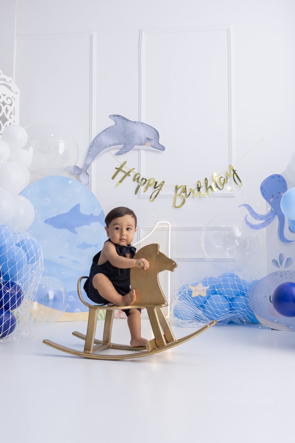 Ensaio de smash the cake em estúdio. Fotografo em Londrina especializado em ensaios de bebes, família e crianças. Momento registrado pela fotografa Giscellayne.