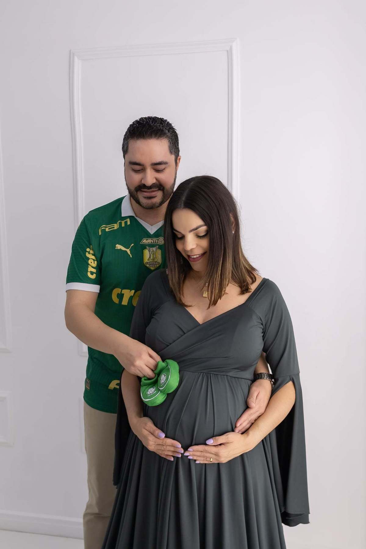 Ensaio de gestante em estúdio. Fotografo em Londrina especializado em ensaios de bebes, família e crianças. Momento registrado pela fotografa Giscellayne.