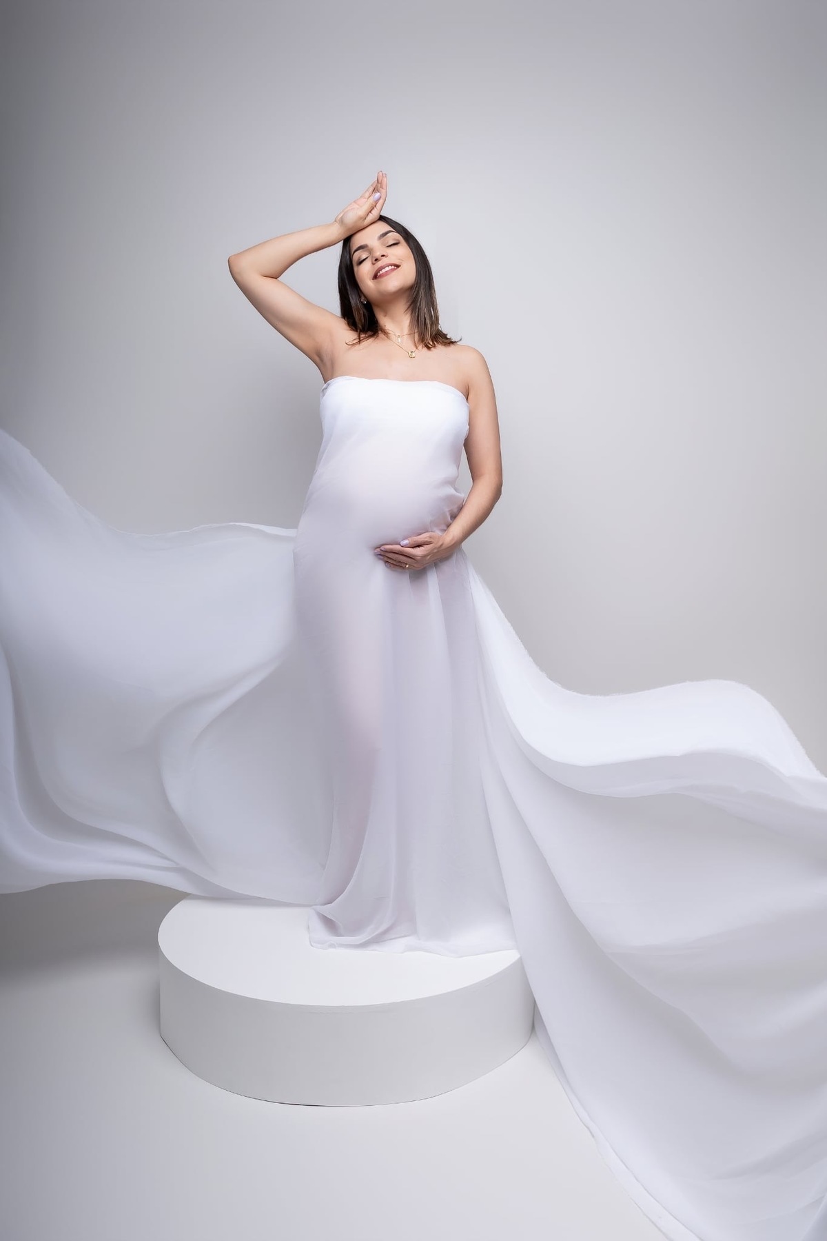 Ensaio de gestante em estúdio. Fotografo em Londrina especializado em ensaios de bebes, família e crianças. Momento registrado pela fotografa Giscellayne.