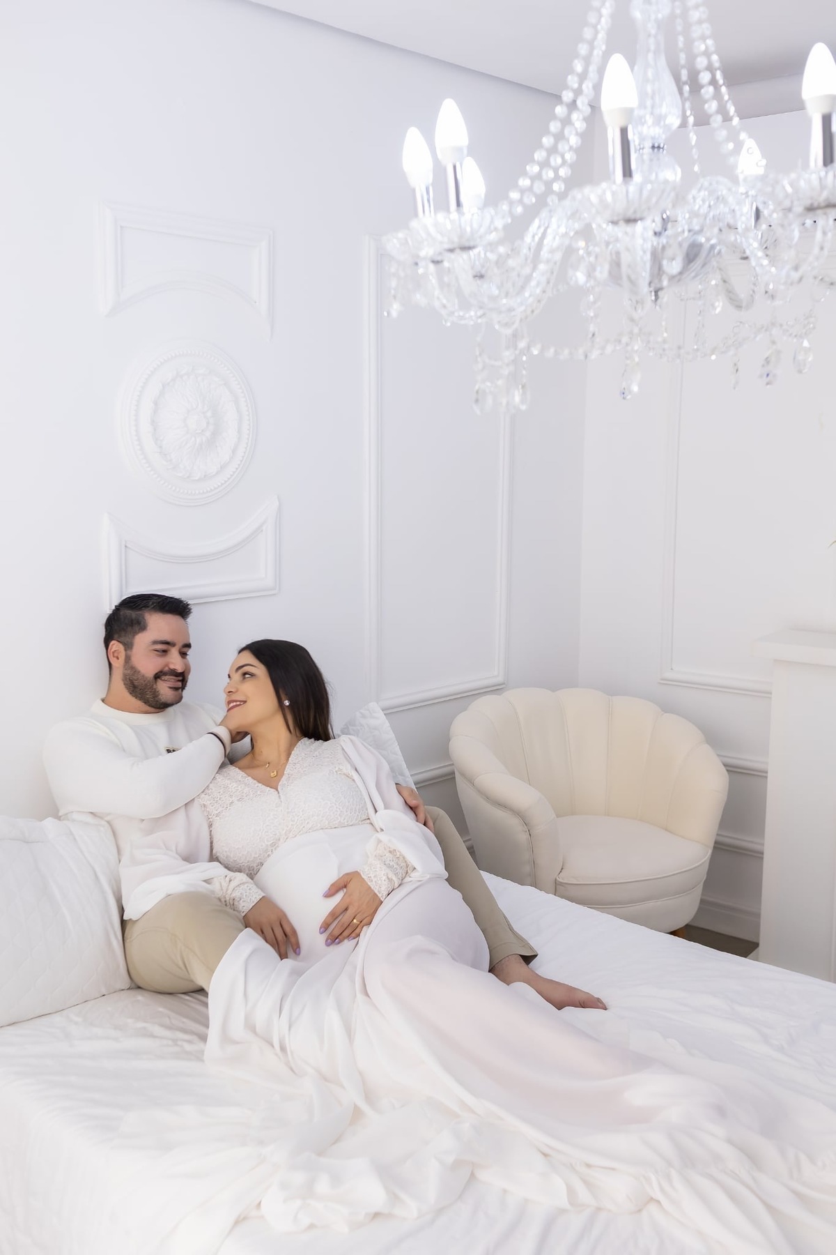 Ensaio de gestante em estúdio. Fotografo em Londrina especializado em ensaios de bebes, família e crianças. Momento registrado pela fotografa Giscellayne. 