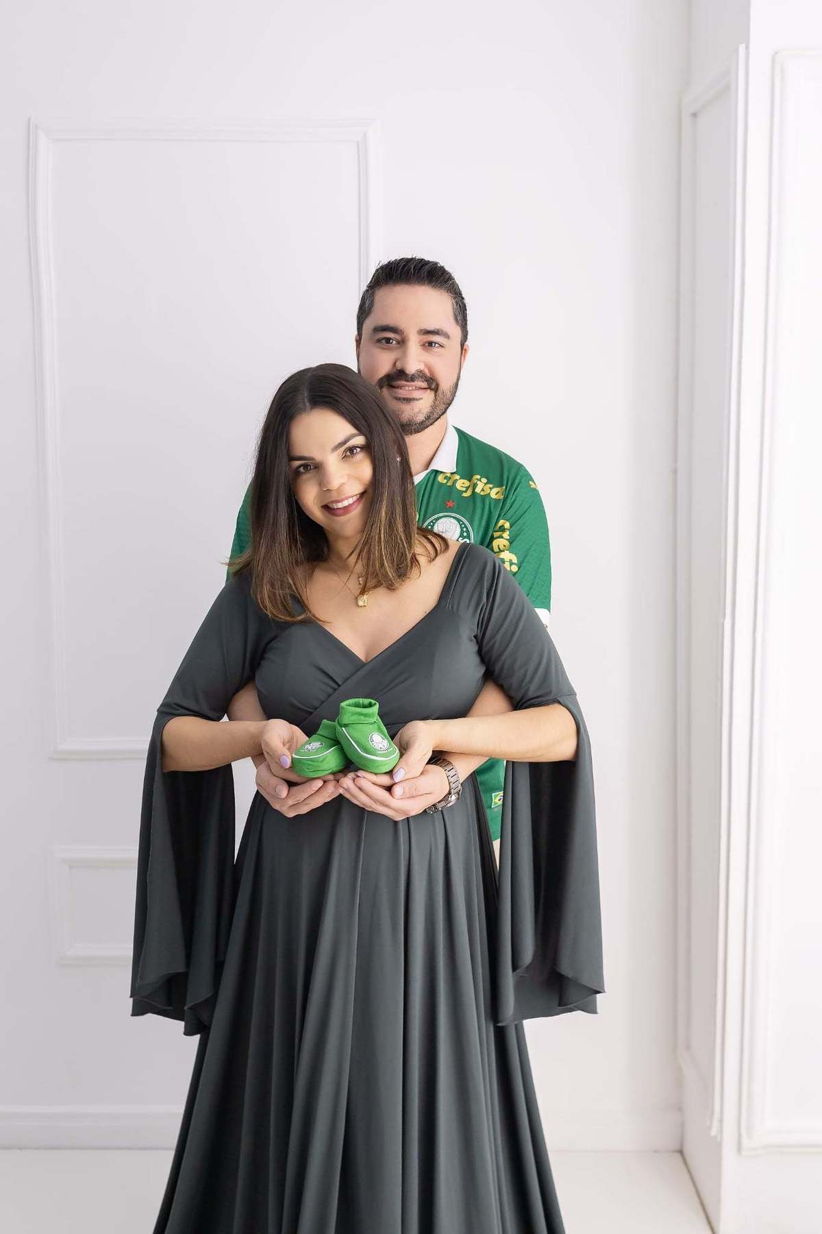 Ensaio de gestante em estúdio. Fotografo em Londrina especializado em ensaios de bebes, família e crianças. Momento registrado pela fotografa Giscellayne.