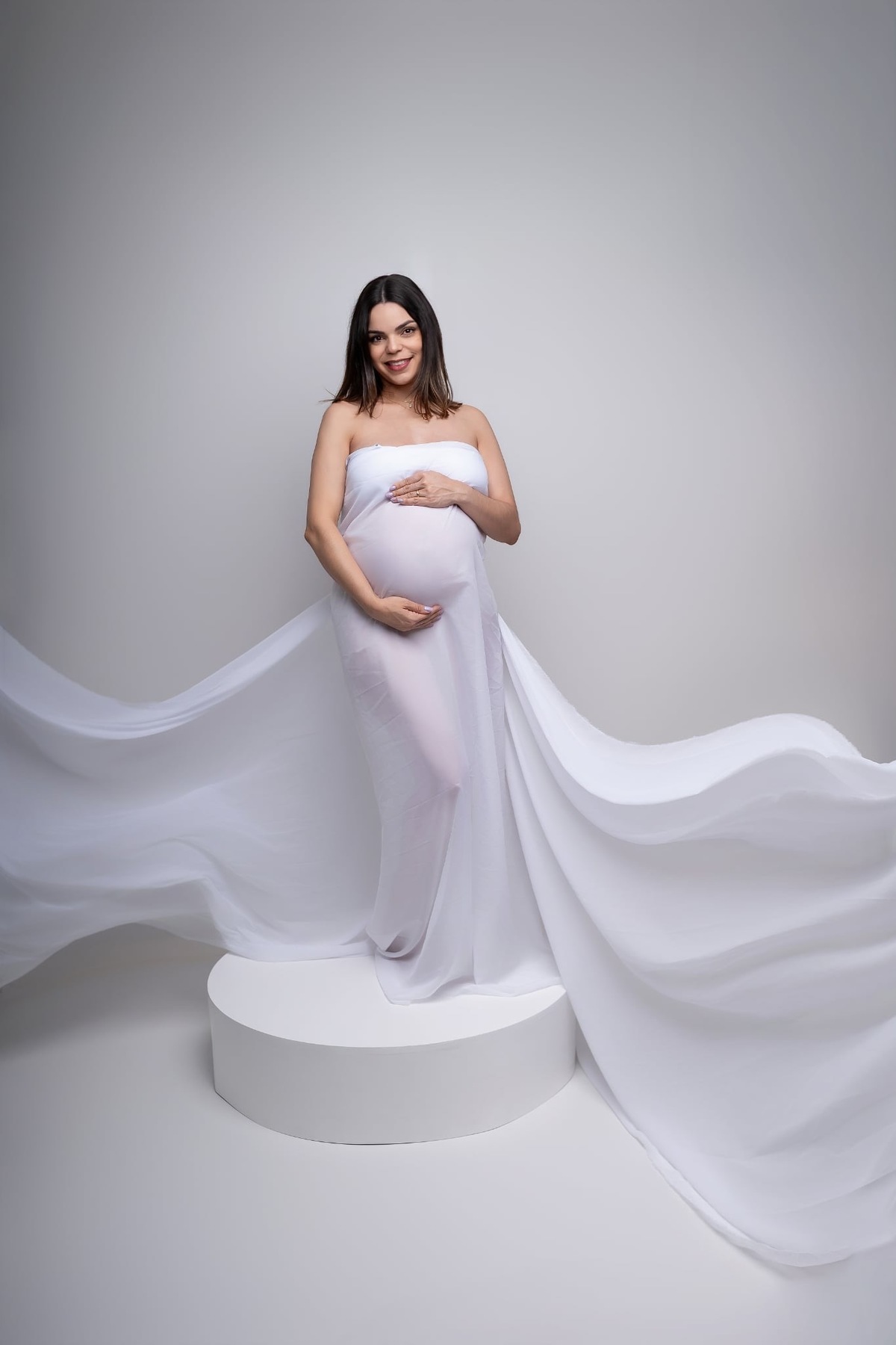 Ensaio de gestante em estúdio. Fotografo em Londrina especializado em ensaios de bebes, família e crianças. Momento registrado pela fotografa Giscellayne.