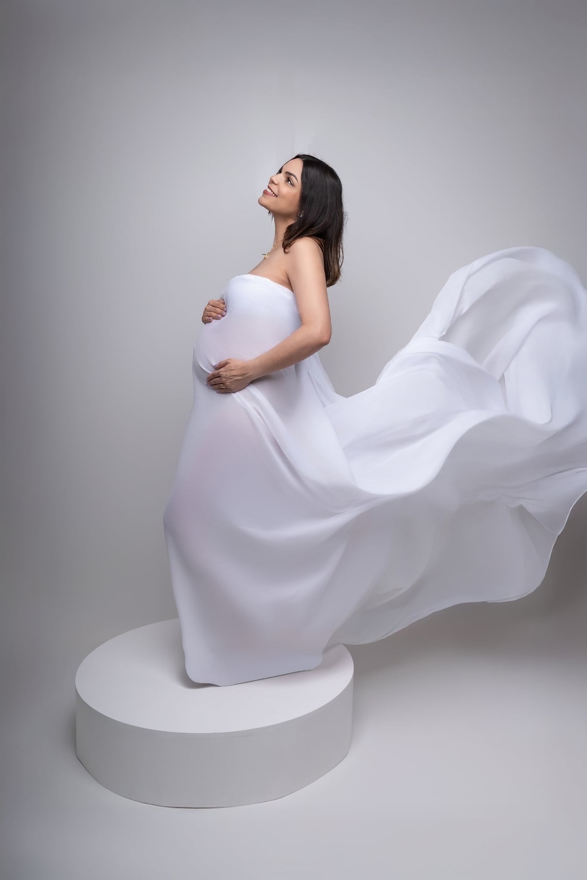 Ensaio de gestante em estúdio. Fotografo em Londrina especializado em ensaios de bebes, família e crianças. Momento registrado pela fotografa Giscellayne.