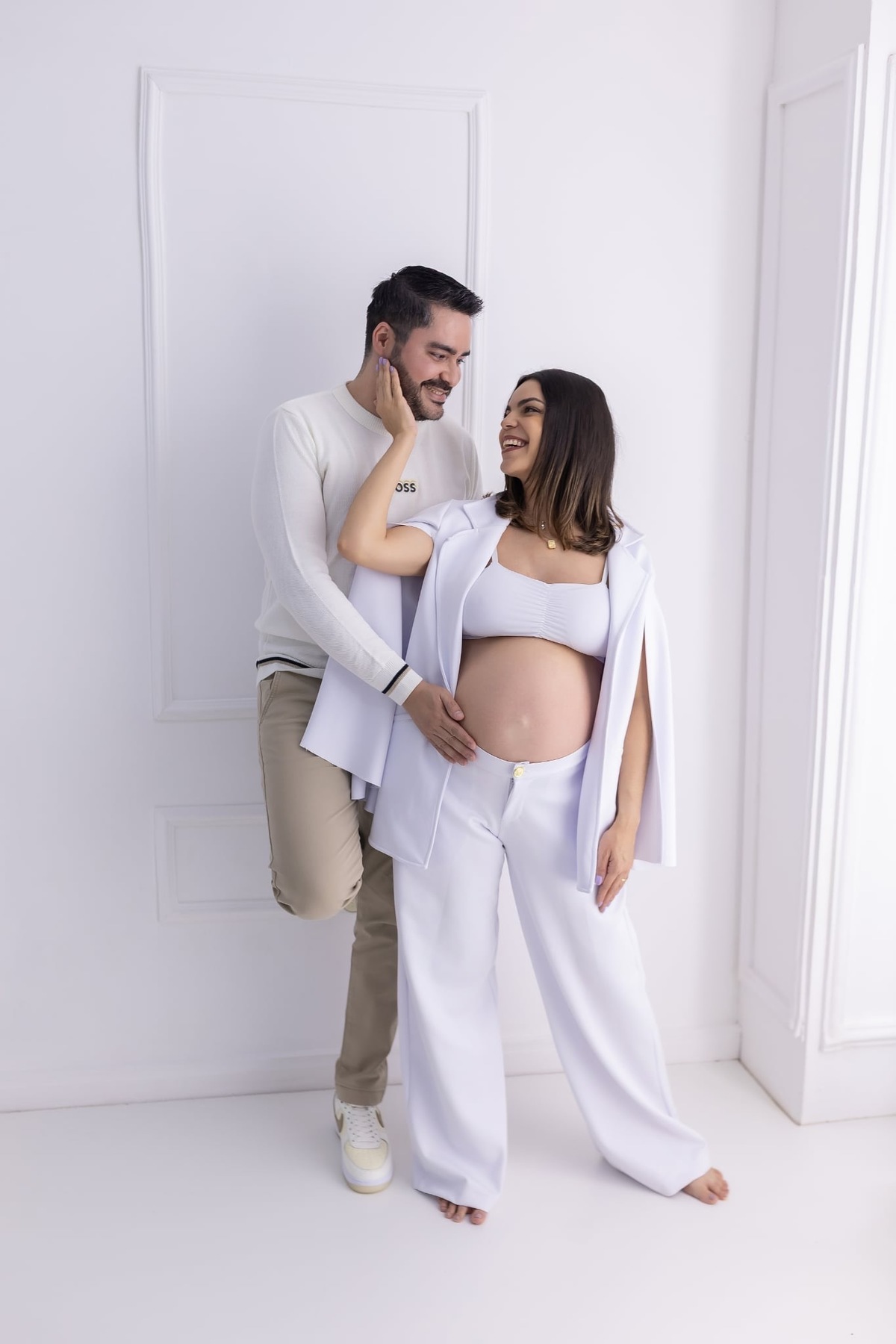 Ensaio de gestante em estúdio. Fotografo em Londrina especializado em ensaios de bebes, família e crianças. Momento registrado pela fotografa Giscellayne.