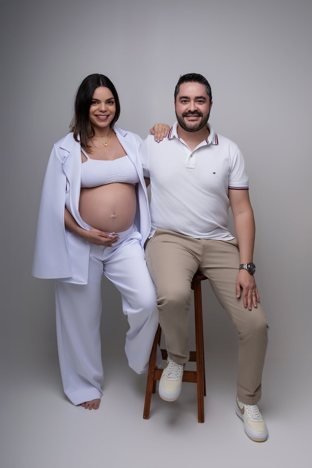 Ensaio de gestante em estúdio. Fotografo em Londrina especializado em ensaios de bebes, família e crianças. Momento registrado pela fotografa Giscellayne.