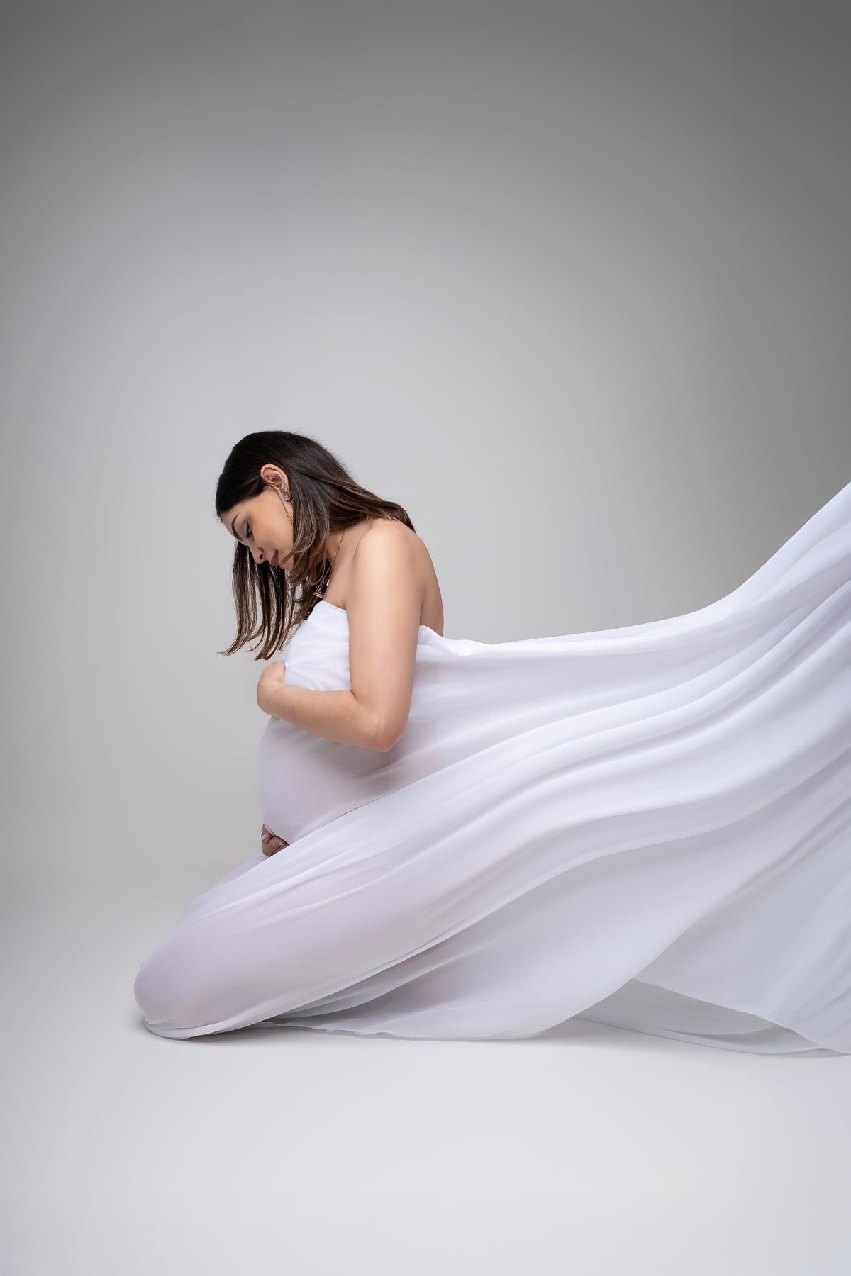 Ensaio de gestante em estúdio. Fotografo em Londrina especializado em ensaios de bebes, família e crianças. Momento registrado pela fotografa Giscellayne.