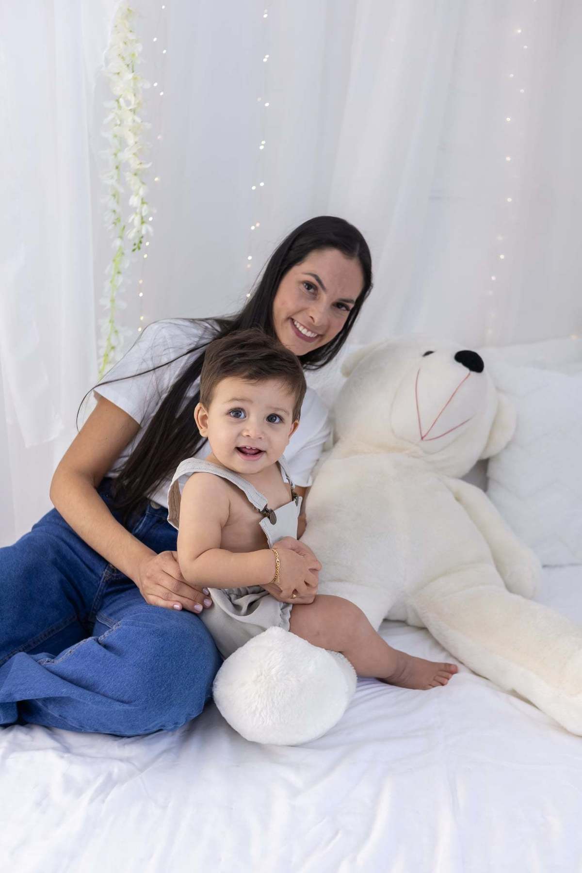 Ensaio  smash the cake em estúdio. Fotografo em Londrina especializado em ensaios de bebes, família e crianças. Momento registrado pela fotografa Giscellayne.