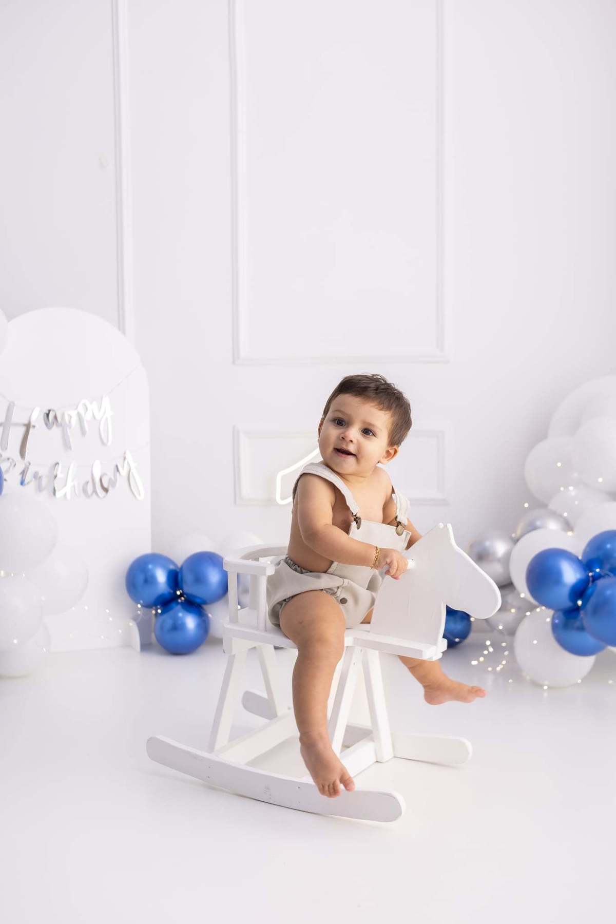 Ensaio smash the cake em estúdio. Fotografo em Londrina especializado em ensaios de bebes, família e crianças. Momento registrado pela fotografa Giscellayne.