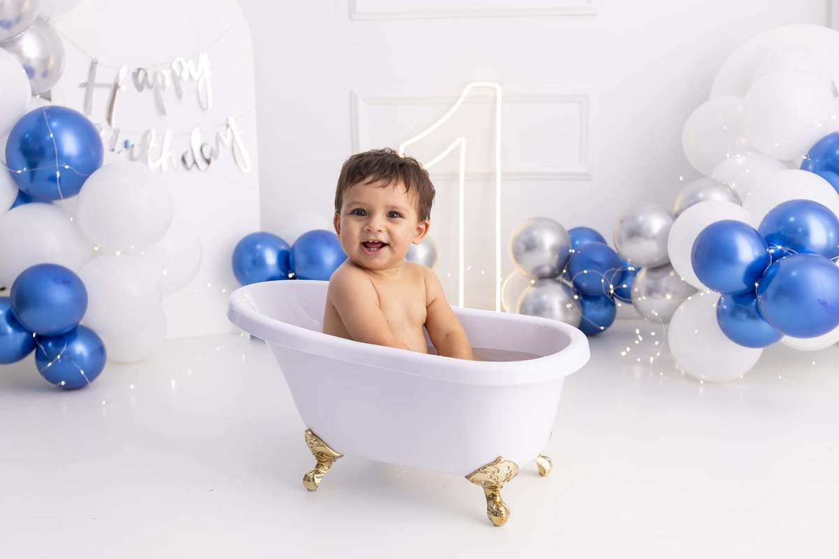 Ensaio  smash the cake em estúdio. Fotografo em Londrina especializado em ensaios de bebes, família e crianças. Momento registrado pela fotografa Giscellayne.