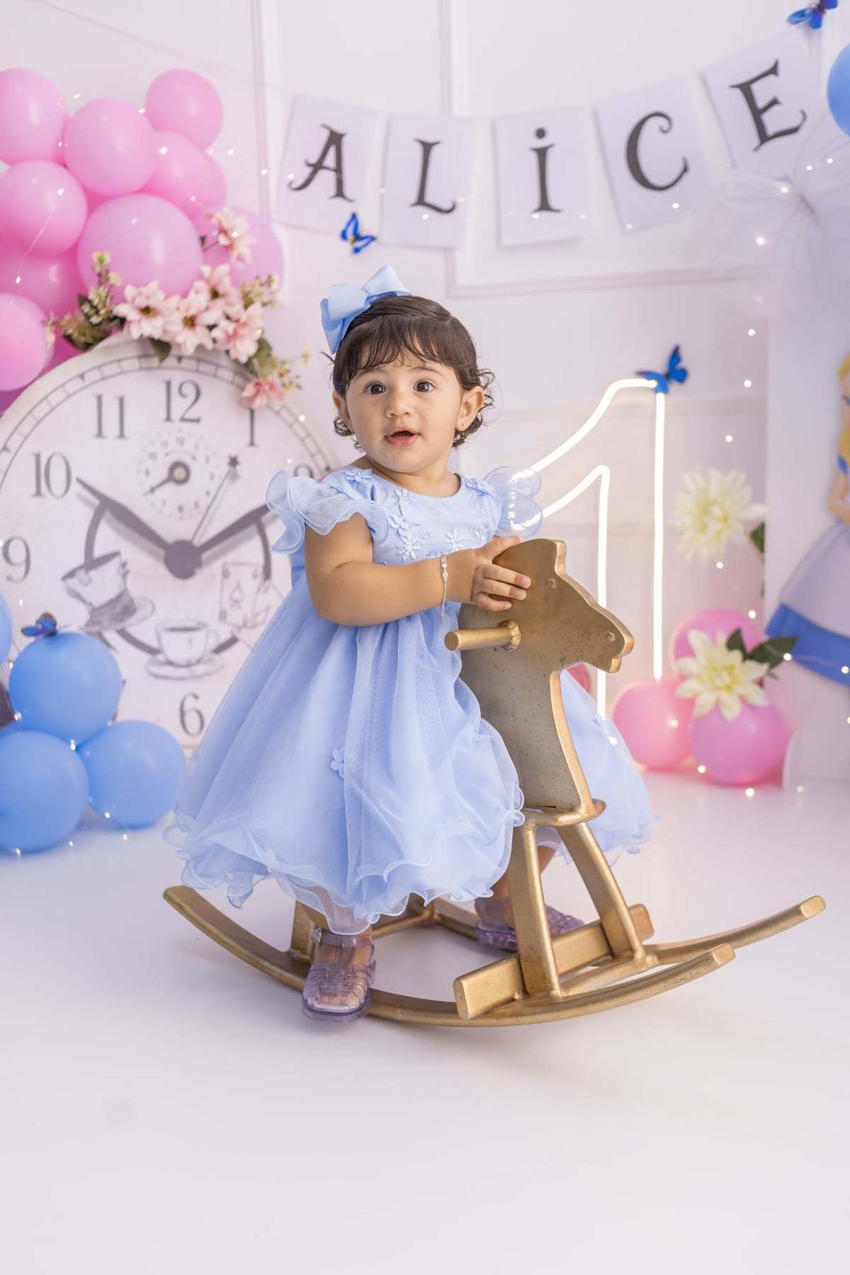 Ensaio  smash the cake em estúdio. Fotografo em Londrina especializado em ensaios de bebes, família e crianças. Momento registrado pela fotografa Giscellayne.