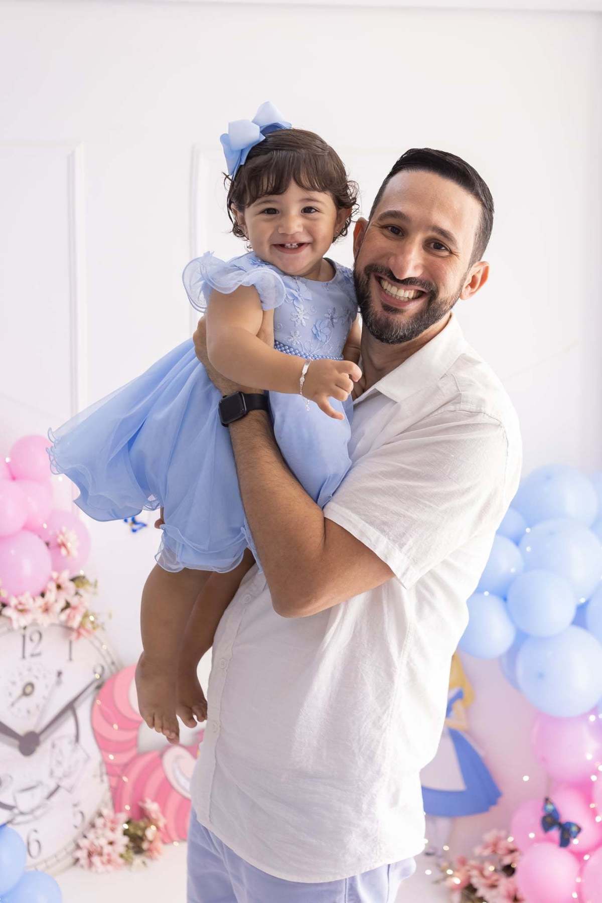 Ensaio  smash the cake em estúdio. Fotografo em Londrina especializado em ensaios de bebes, família e crianças. Momento registrado pela fotografa Giscellayne.