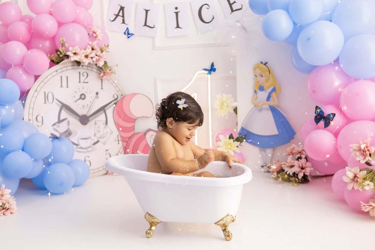 Ensaio  smash the cake em estúdio. Fotografo em Londrina especializado em ensaios de bebes, família e crianças. Momento registrado pela fotografa Giscellayne.