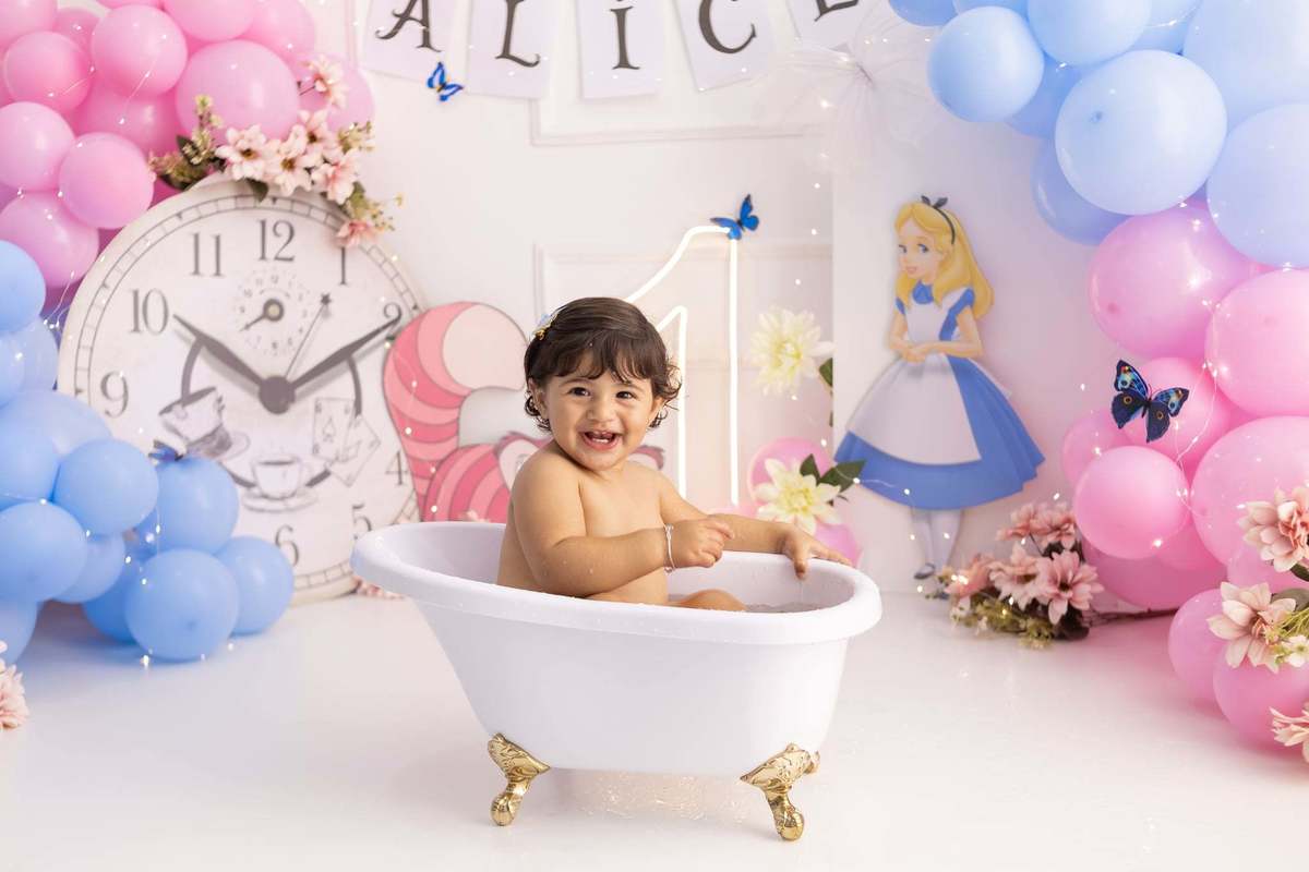 Ensaio  smash the cake em estúdio. Fotografo em Londrina especializado em ensaios de bebes, família e crianças. Momento registrado pela fotografa Giscellayne.