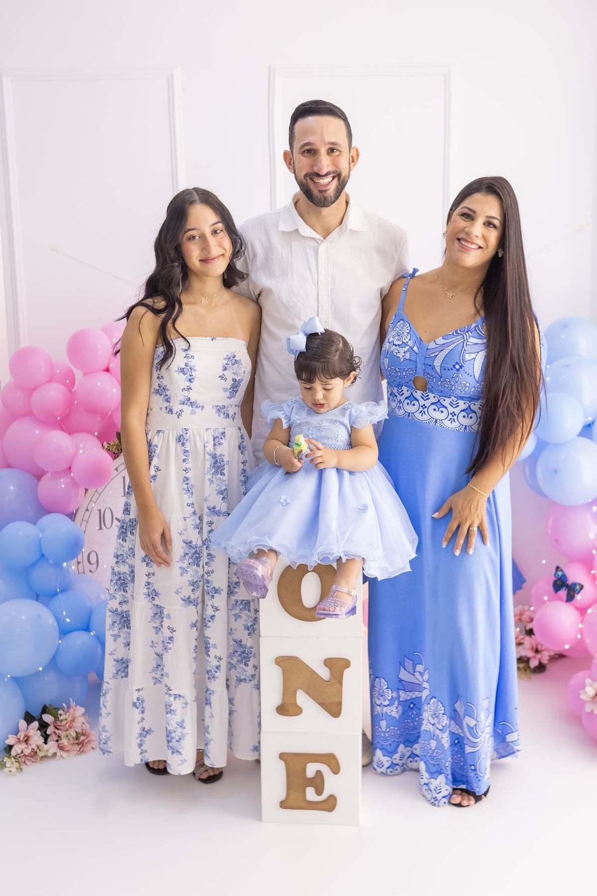 Ensaio  smash the cake em estúdio. Fotografo em Londrina especializado em ensaios de bebes, família e crianças. Momento registrado pela fotografa Giscellayne.
