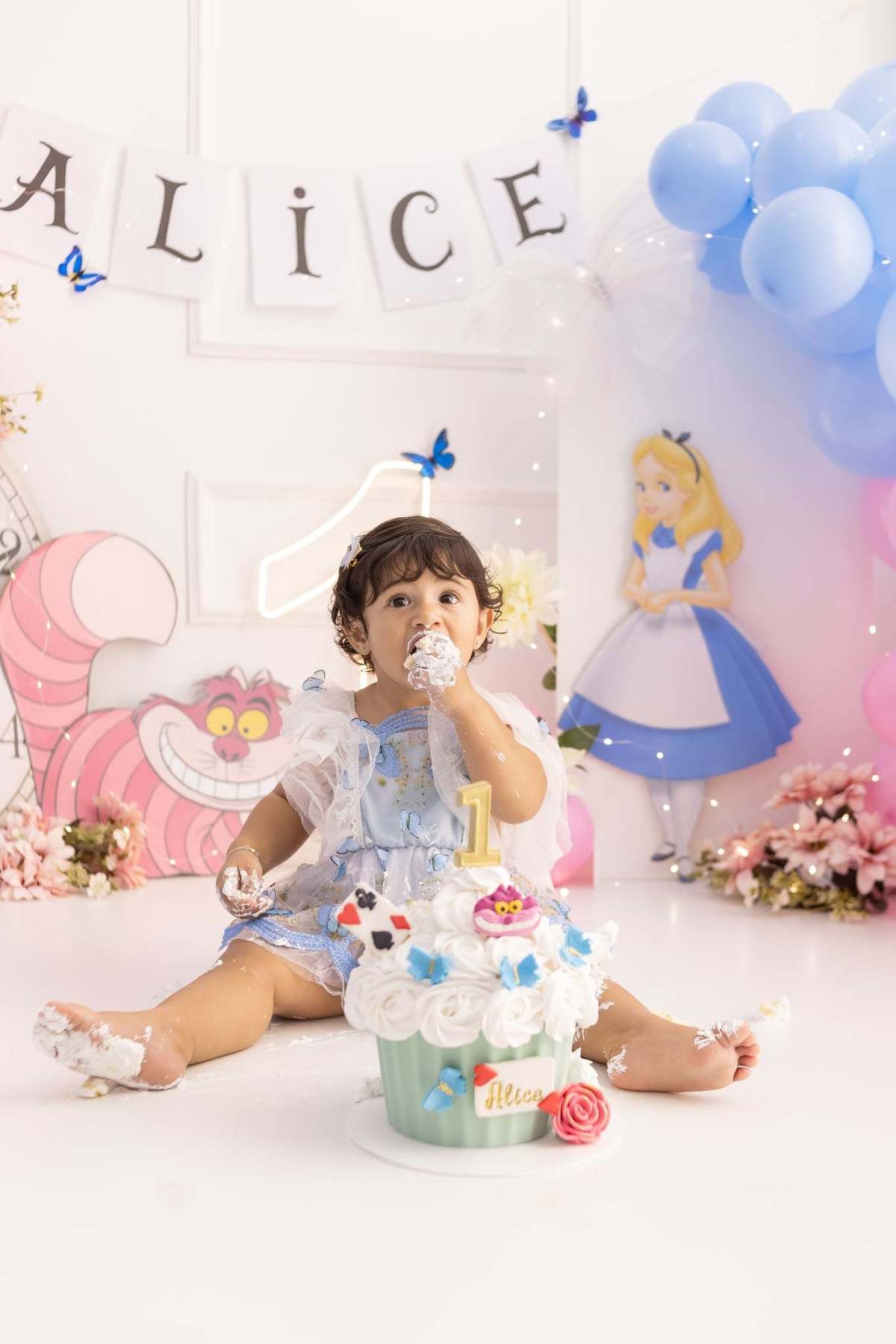 Ensaio  smash the cake em estúdio. Fotografo em Londrina especializado em ensaios de bebes, família e crianças. Momento registrado pela fotografa Giscellayne.
