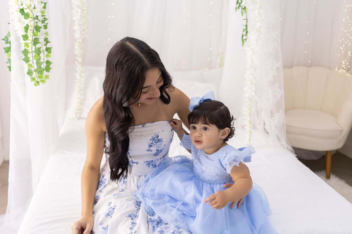 Ensaio  smash the cake em estúdio. Fotografo em Londrina especializado em ensaios de bebes, família e crianças. Momento registrado pela fotografa Giscellayne.