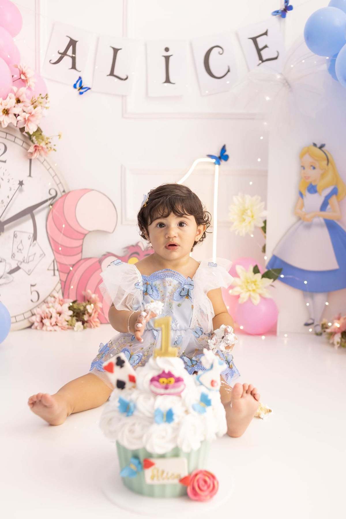 Ensaio  smash the cake em estúdio. Fotografo em Londrina especializado em ensaios de bebes, família e crianças. Momento registrado pela fotografa Giscellayne.