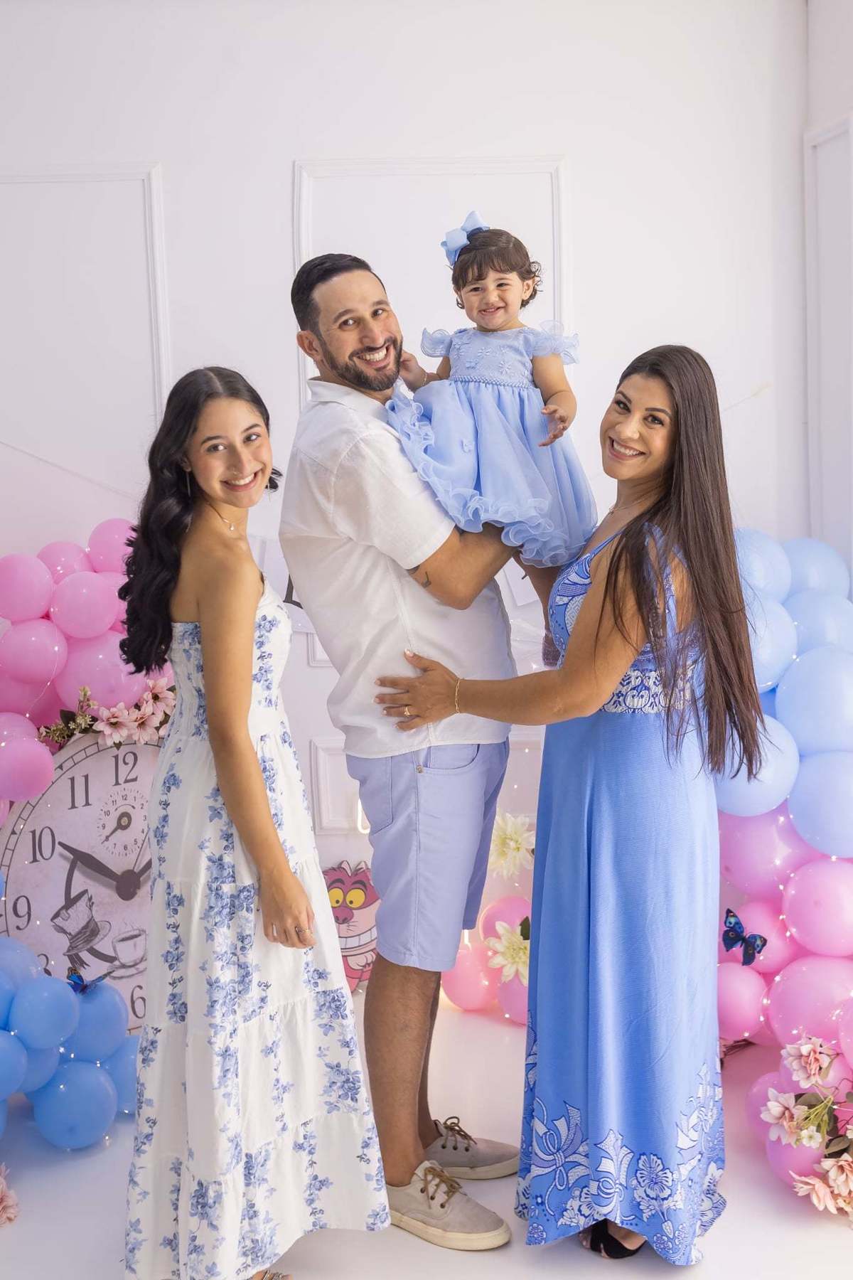 Ensaio  smash the cake em estúdio. Fotografo em Londrina especializado em ensaios de bebes, família e crianças. Momento registrado pela fotografa Giscellayne.