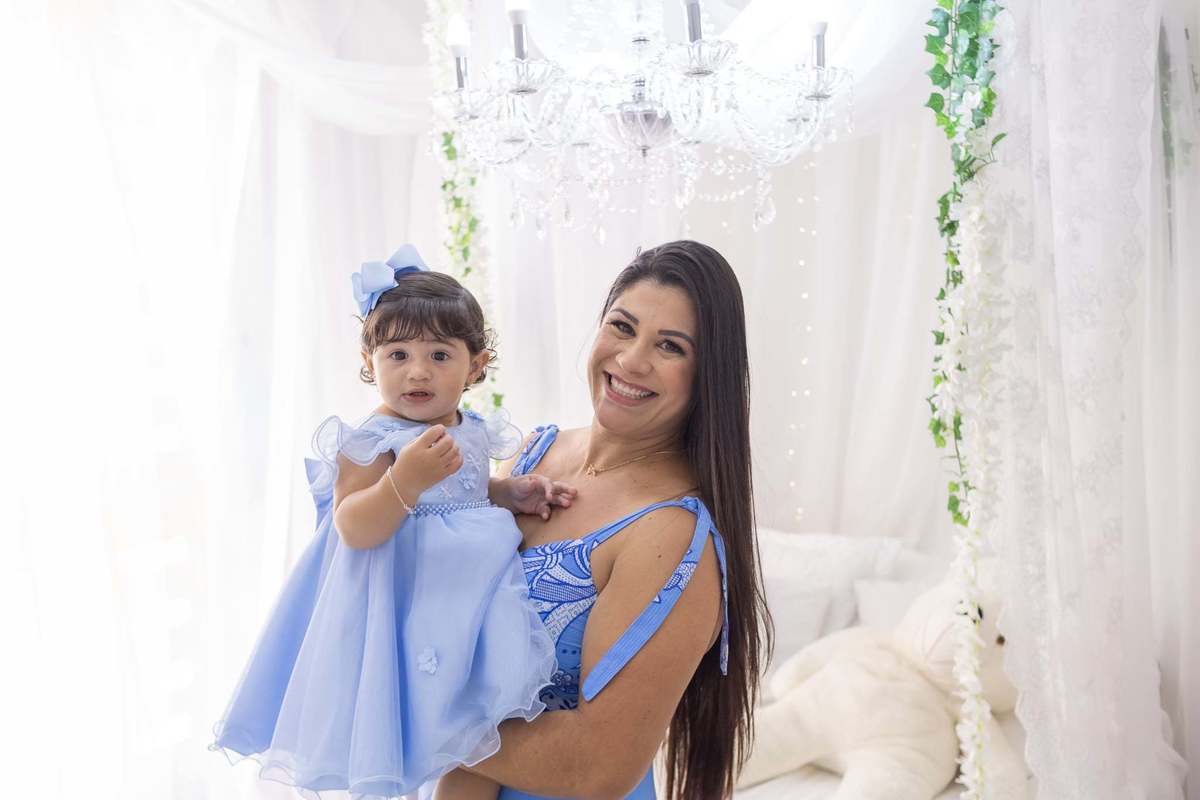 Ensaio  smash the cake em estúdio. Fotografo em Londrina especializado em ensaios de bebes, família e crianças. Momento registrado pela fotografa Giscellayne.
