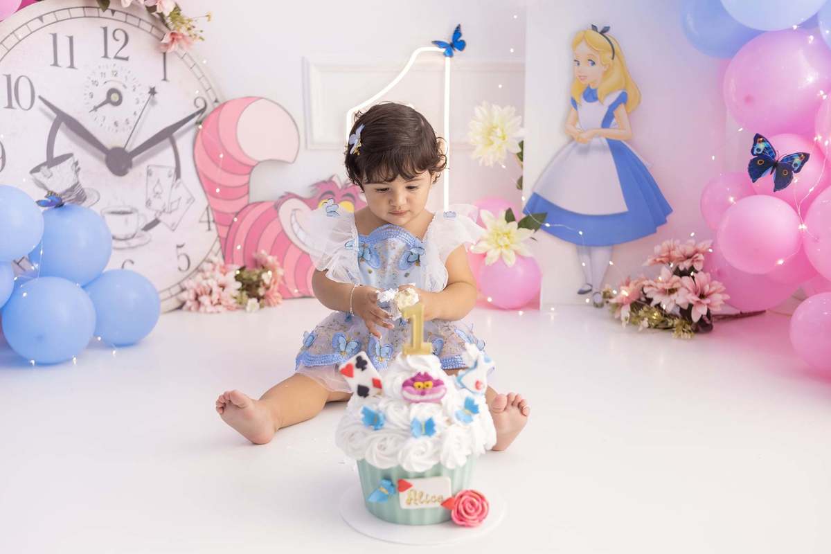 Ensaio  smash the cake em estúdio. Fotografo em Londrina especializado em ensaios de bebes, família e crianças. Momento registrado pela fotografa Giscellayne.