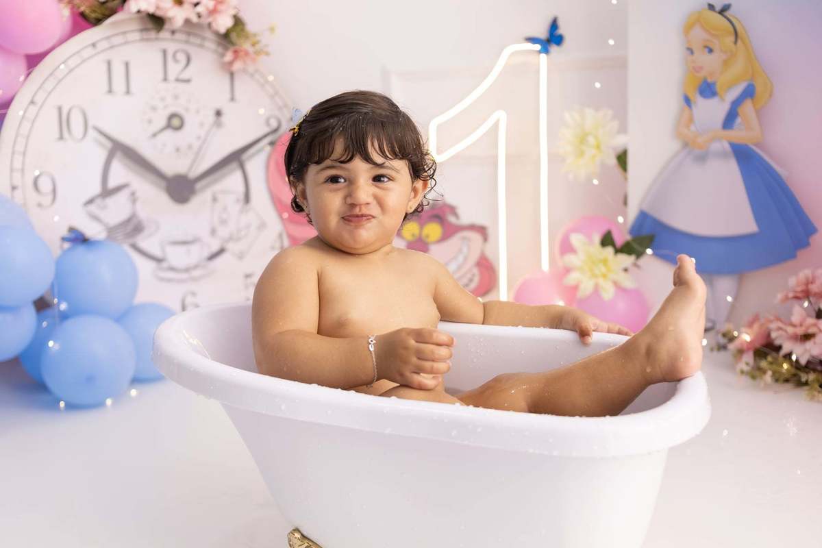 Ensaio  smash the cake em estúdio. Fotografo em Londrina especializado em ensaios de bebes, família e crianças. Momento registrado pela fotografa Giscellayne.