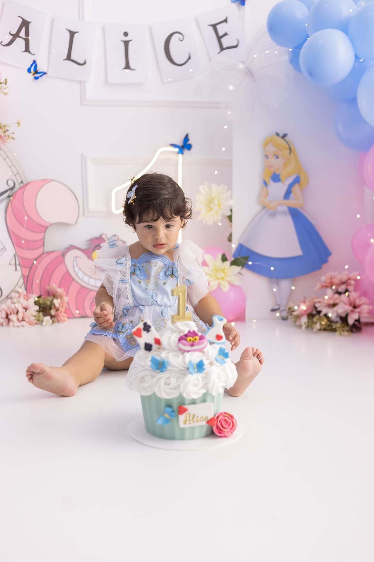 Ensaio  smash the cake em estúdio. Fotografo em Londrina especializado em ensaios de bebes, família e crianças. Momento registrado pela fotografa Giscellayne.