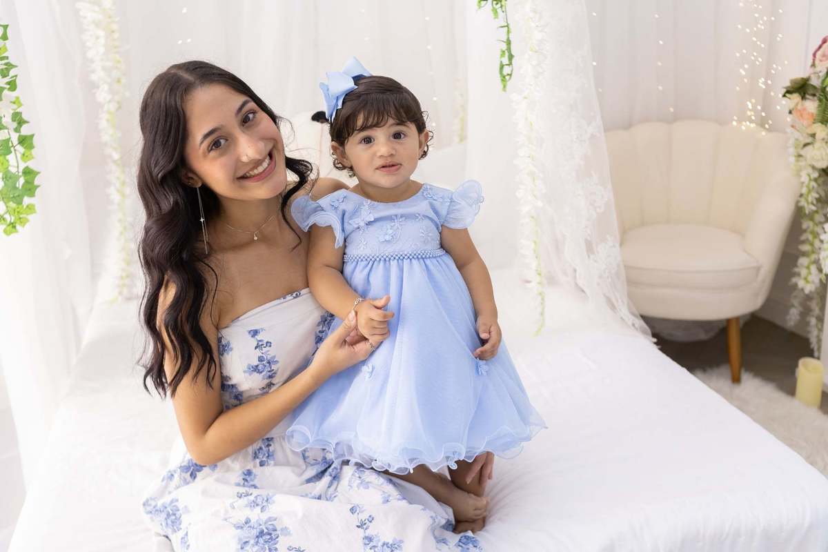 Ensaio  smash the cake em estúdio. Fotografo em Londrina especializado em ensaios de bebes, família e crianças. Momento registrado pela fotografa Giscellayne.