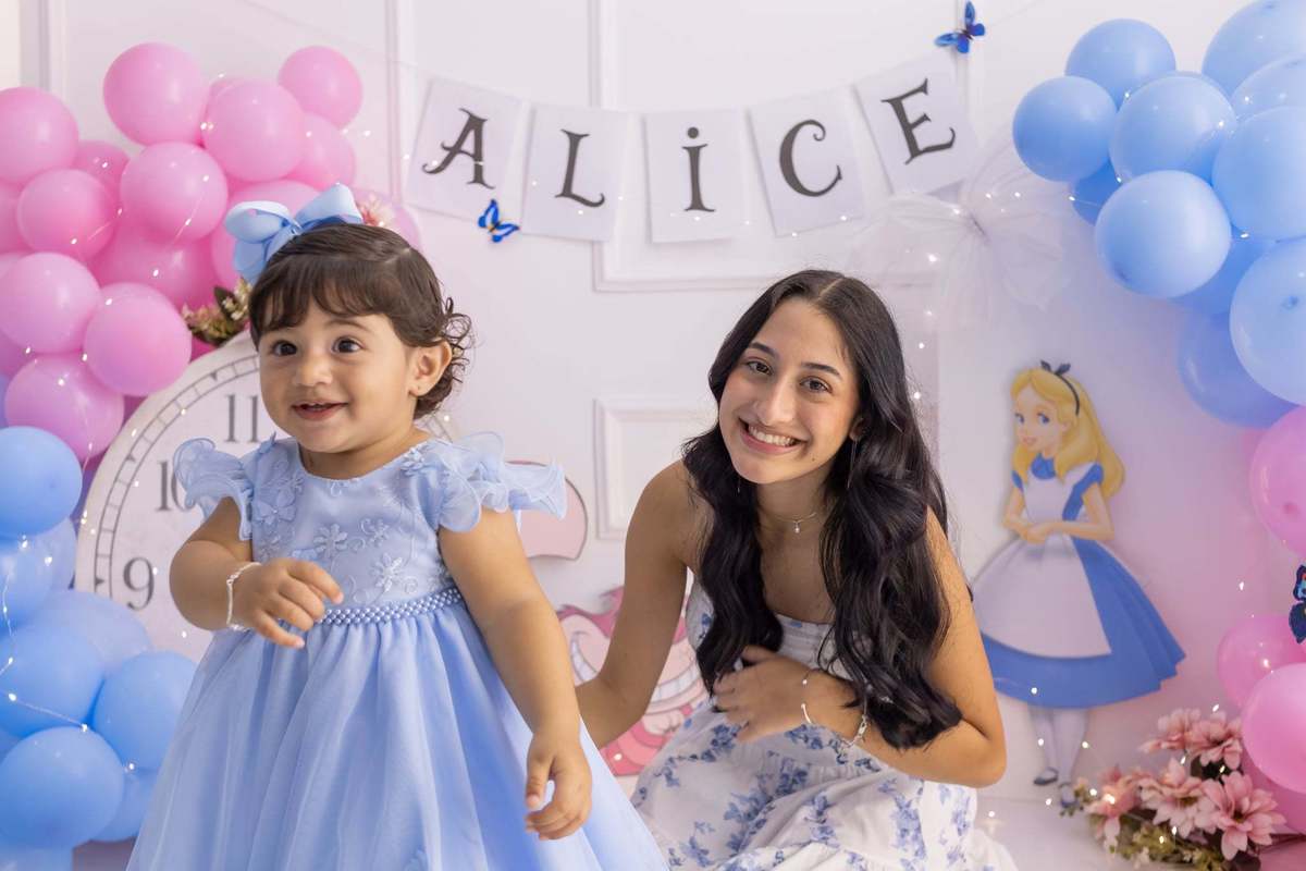 Ensaio  smash the cake em estúdio. Fotografo em Londrina especializado em ensaios de bebes, família e crianças. Momento registrado pela fotografa Giscellayne.