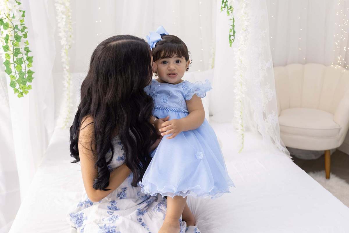 Ensaio  smash the cake em estúdio. Fotografo em Londrina especializado em ensaios de bebes, família e crianças. Momento registrado pela fotografa Giscellayne.