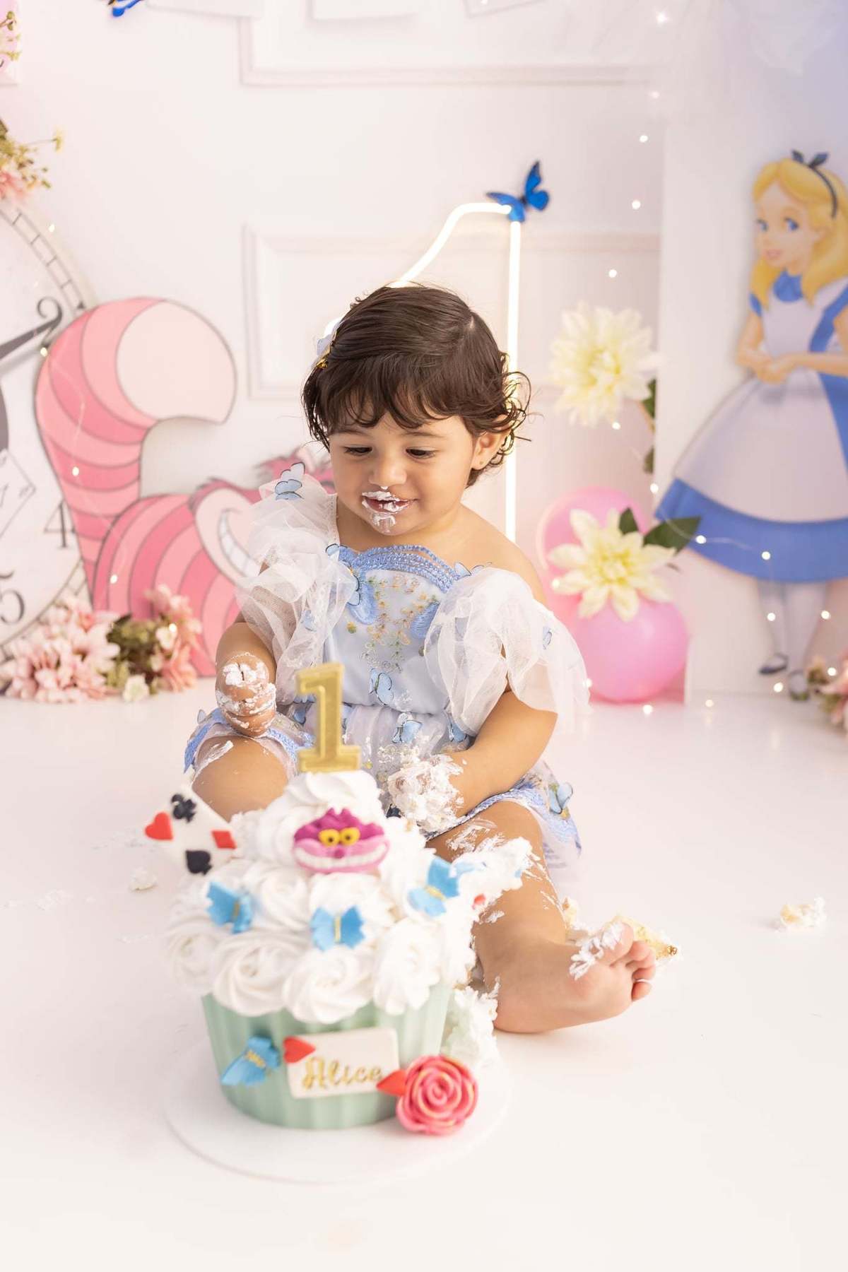 Ensaio  smash the cake em estúdio. Fotografo em Londrina especializado em ensaios de bebes, família e crianças. Momento registrado pela fotografa Giscellayne.